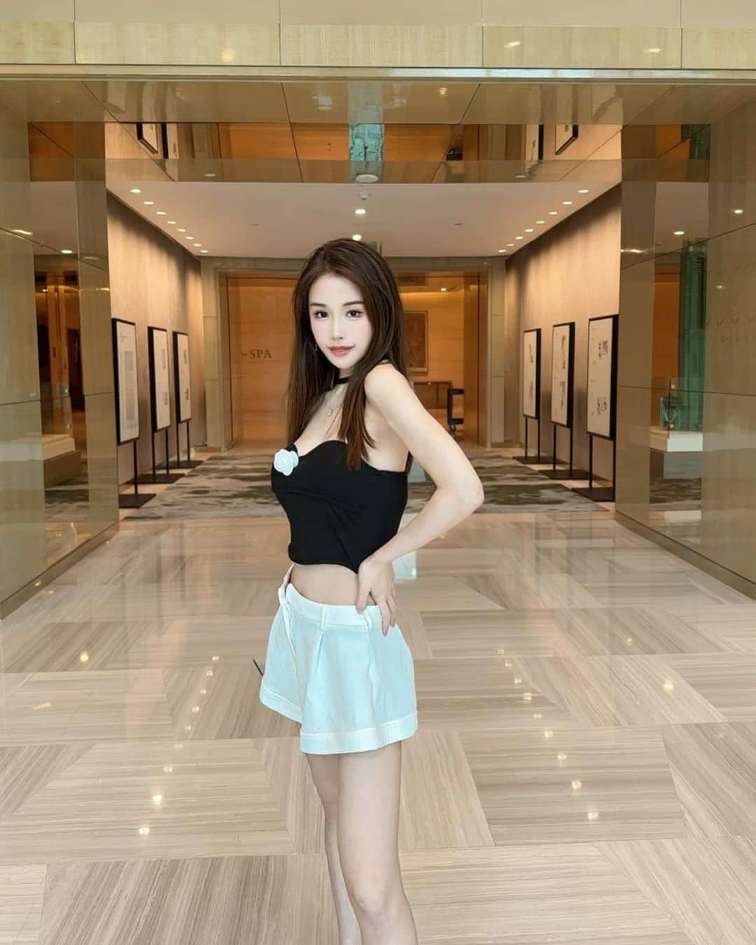 嬉野ゆみのインスタグラム：「強みだけをとことん伸ばせば良い🥰 自分の弱みに目線がいきがちだけど、できないことは一旦放置！  ⇧今日のコラムより  今日は寝すぎて逆に眠い💤そんな時ってあるよね。 15時間寝てた自分が本当にこわいですww  たるたるした二の腕を夏までに引き締めて頑張ります☀️(もう夏)」