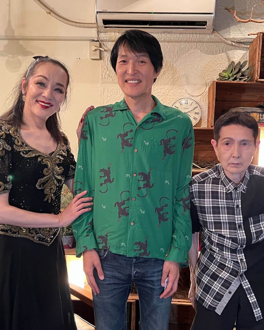 千原ジュニアさんのインスタグラム写真 - (千原ジュニアInstagram)「ジョンアンドマキさんに声かけて頂きYouTubeでコラボしました。ありがとうございました。  #ジョンアンドマキちゃんねる  #千原ジュニアyoutube  #ザノンフィクション #あべこべ夫婦」7月10日 18時06分 - chihara_jr