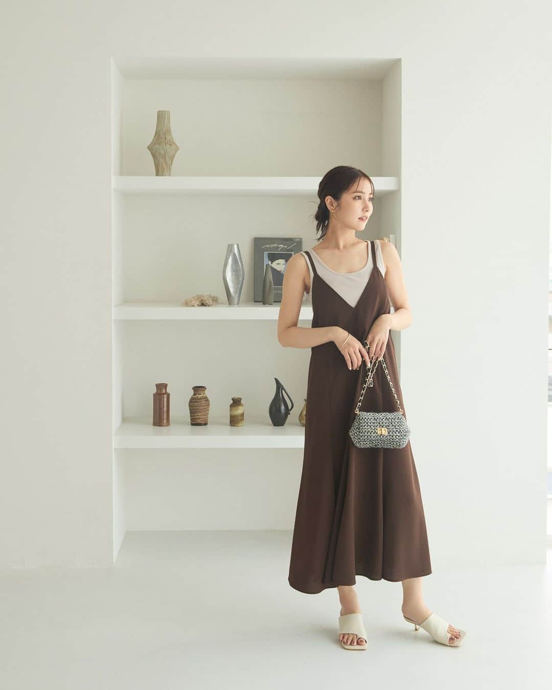 NATURAL BEAUTY BASICさんのインスタグラム写真 - (NATURAL BEAUTY BASICInstagram)「石川恋さんが素敵に着こなしてくださった 新作のwebカタログ、第1弾が大好評公開中♪  style.1  ■ベーシックタンクトップ ¥3,410 tax in size:FR color:オフ/クロ/グレージュ #0173160212  ■Vネックキャミワンピース ¥10,890 tax in size:S/M/PS color:チャコール/クロ/ブラウン #0173240746  style.2  ■リボンタイ付マキシワンピース ¥12,980 tax in size:M/PS color:グリーン/クロ/ブラウン #0173240700  -------------------------  Late summer's One-piece Collection Meets.Ren Ishikawa  NBBから早くも秋のムードを感じさせる ワンピースコレクションが到着。 こっくりと深みのあるカラーリングに、 目を引くドラマチックなプリント… 季節を先取りするItなワンピース6枚を、 石川恋さんがレディに着こなします。  詳しくは @naturalbeautybasic_official プロフィールのURLより webカタログをチェック♪  #石川恋 さん #サックワンピース #ワンピース #キャミワンピース #秋先取り #秋コーデ #レイヤードスタイル #夏コーデ #お出かけコーデ #オフィスコーデ #オフィスカジュアル #通勤コーデ #大人可愛い #カラーコーデ  #着回しコーデ #きれいめカジュアル  #ベーシックコーデ #ベーシック #ナチュラルコーデ #トレンドスタイル #シンプルコーデ #ナチュラルビューティーベーシック #naturalbeautybasic」7月10日 18時00分 - naturalbeautybasic_official
