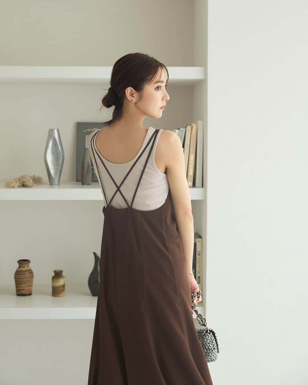 NATURAL BEAUTY BASICさんのインスタグラム写真 - (NATURAL BEAUTY BASICInstagram)「石川恋さんが素敵に着こなしてくださった 新作のwebカタログ、第1弾が大好評公開中♪  style.1  ■ベーシックタンクトップ ¥3,410 tax in size:FR color:オフ/クロ/グレージュ #0173160212  ■Vネックキャミワンピース ¥10,890 tax in size:S/M/PS color:チャコール/クロ/ブラウン #0173240746  style.2  ■リボンタイ付マキシワンピース ¥12,980 tax in size:M/PS color:グリーン/クロ/ブラウン #0173240700  -------------------------  Late summer's One-piece Collection Meets.Ren Ishikawa  NBBから早くも秋のムードを感じさせる ワンピースコレクションが到着。 こっくりと深みのあるカラーリングに、 目を引くドラマチックなプリント… 季節を先取りするItなワンピース6枚を、 石川恋さんがレディに着こなします。  詳しくは @naturalbeautybasic_official プロフィールのURLより webカタログをチェック♪  #石川恋 さん #サックワンピース #ワンピース #キャミワンピース #秋先取り #秋コーデ #レイヤードスタイル #夏コーデ #お出かけコーデ #オフィスコーデ #オフィスカジュアル #通勤コーデ #大人可愛い #カラーコーデ  #着回しコーデ #きれいめカジュアル  #ベーシックコーデ #ベーシック #ナチュラルコーデ #トレンドスタイル #シンプルコーデ #ナチュラルビューティーベーシック #naturalbeautybasic」7月10日 18時00分 - naturalbeautybasic_official