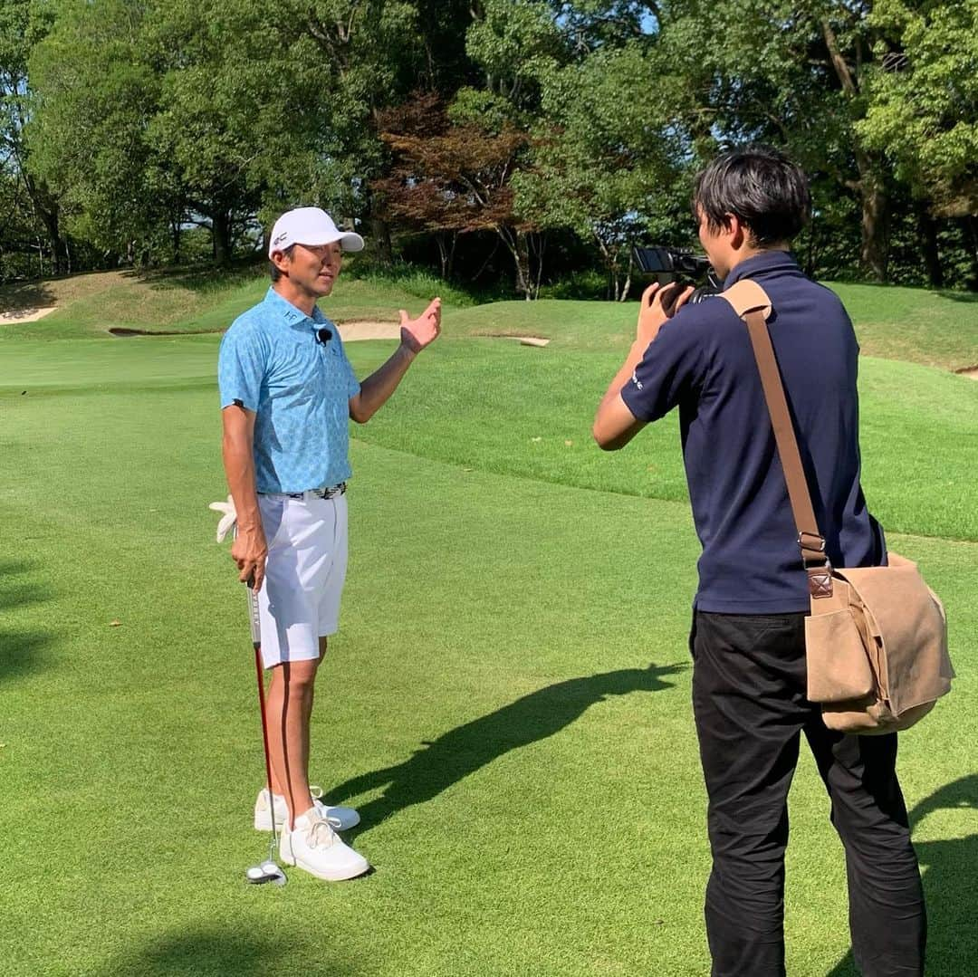 横田英治のインスタグラム：「本日はゴルフダイジェストオンラインさんの撮影でした😊🎶 猛暑🥵で大変な撮影となりましたが気心の知れたスタッフと一緒で楽しい1日でした🎶😊⛳️ #ゴルフダイジェストオンライン  #ヒールクリーク  #ロイヤルコレクション  #イオミック  #グラファイトデザイン  #グラインドスタジオ  @clubhouse.17」