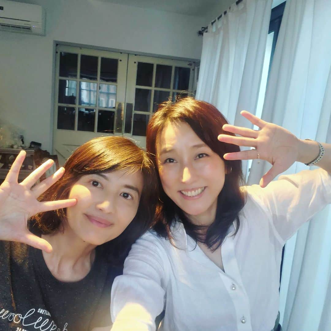 常世晶子のインスタグラム：「ツイキャスプレミア配信　2時間後の20時～スタートです🎵  ソラツキdeないと twitcasting.tv/g:115495196320… (ハイライトからURLにとべます！)  800円の有料です😊🌛 一緒に楽しく夜を過ごしましょうねー🎶  お待ちしています💓」