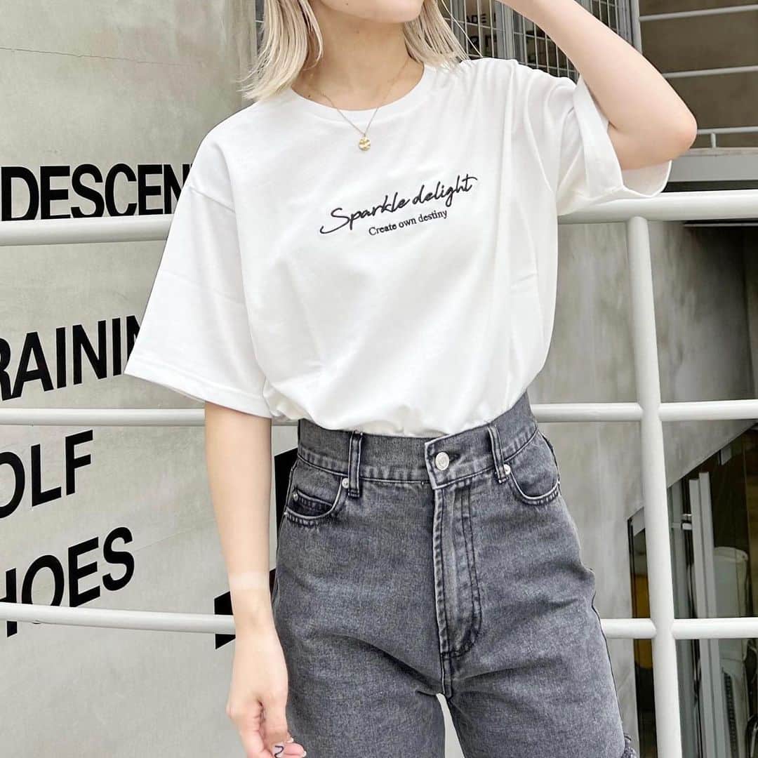 のインスタグラム：「【 pre order item♡】 ⁡ ⁡ ⁡ ⁡ ⁡ ingnistore,zozotownにて先行予約受付中‼︎ (7月中旬〜下旬発送予定) ⁡ ⁡ ⁡ ■シンプル刺繍ロゴTシャツ #1231-100544 ¥2,530 (tax in） 2カラー ⁡ ⁡ web大人気のシンプル刺繍ロゴTに新作が登場🫧 ⁡ コーデの邪魔をしないシンプルなロゴなので 着回し力抜群のアイテム◎ ⁡ トップスとしてもインナーとしても使えるので 1枚は持っておきたい1枚です。 ⁡ ⁡ ⁡ ┈┈┈┈┈┈┈┈┈┈┈┈┈┈┈┈┈ ┈┈┈┈┈┈ ⁡ ⁡ 〈INGNIコーデを大募集♡〉 @ingnistoreと#ingniコーデ のタグをつけて投稿していただいた方の中から、随時公式アカウントにてご紹介させていただきます‼︎ ⁡ ⁡ ⁡ #INGN I#ingni #fashion #2023 #ss #오오티디 #패션#穿配不重样#春 #ファッション #トレンド #カジュアルコーデ#カジュアル #大人カジュアル #韓国風コーデ ⁡ ⁡ ⁡」