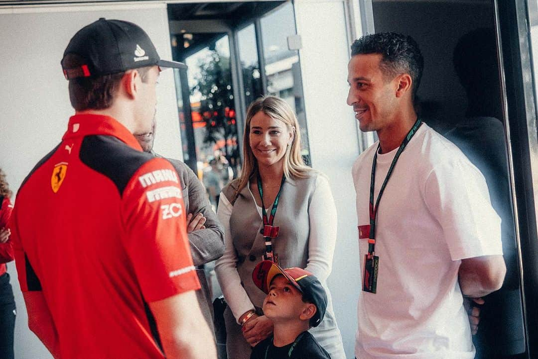 ティアゴ・アルカンタラさんのインスタグラム写真 - (ティアゴ・アルカンタラInstagram)「Grazie mille, @scuderiaferrari . Amazing experience and hospitality. Thanks for having us! 🫶🏽 🏎️」7月10日 18時13分 - thiago6