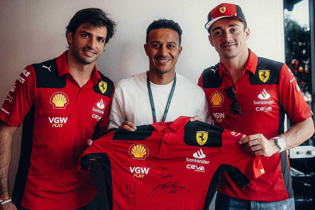 ティアゴ・アルカンタラのインスタグラム：「Grazie mille, @scuderiaferrari . Amazing experience and hospitality. Thanks for having us! 🫶🏽 🏎️」