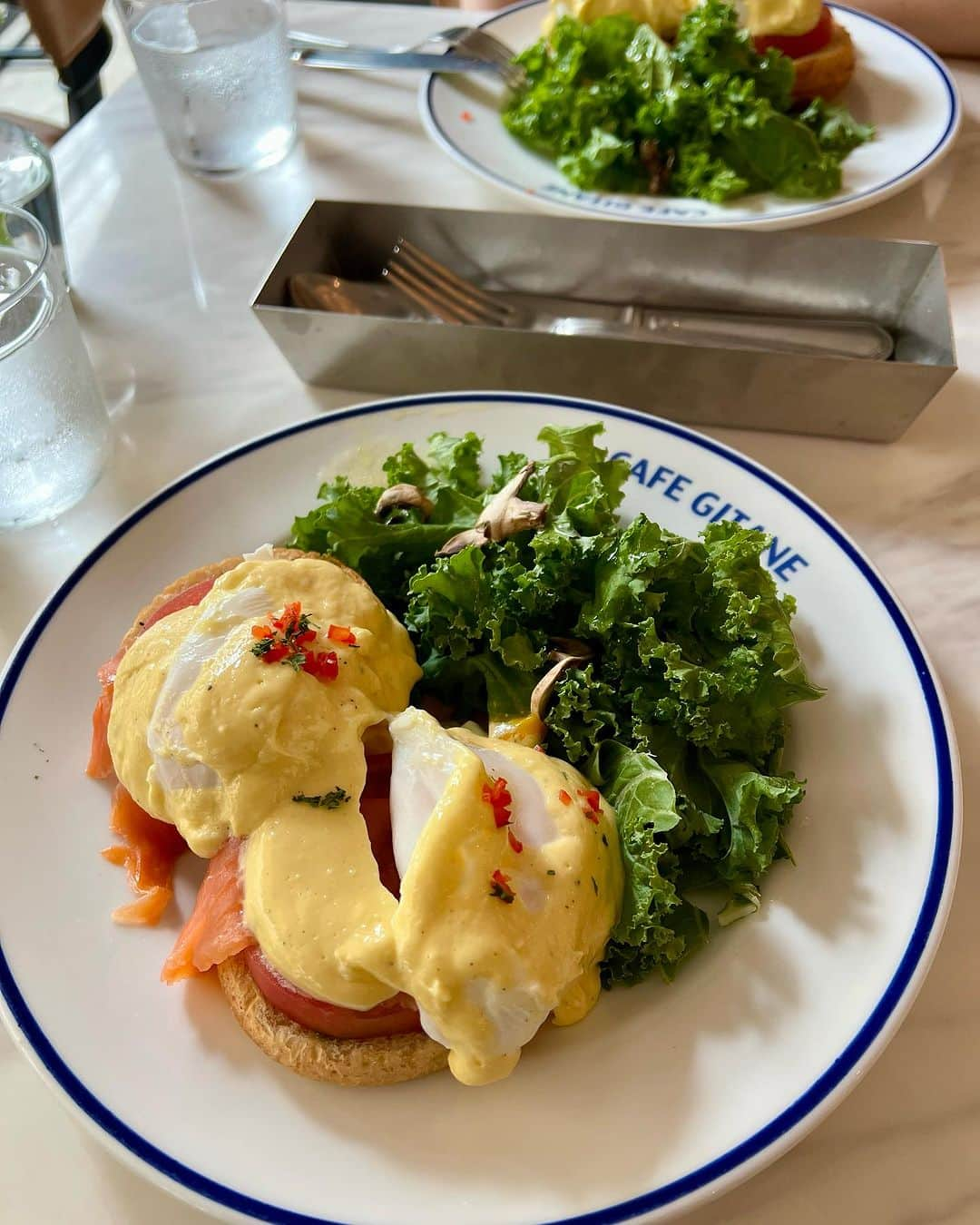 権田裕美さんのインスタグラム写真 - (権田裕美Instagram)「I have an egg for breakfast every day. 朝活🕊🌿  卵から始まるマイモーニングルーティンは、 大好きすぎる親友と一緒に…✨ 心も体も充電満タンです🔌🌈  以前からフォローしてくださっているみなさん、 文香お待たせしました💛 . . . . . . . . . . . . . . . . . . . . #卵#たんぱく質#完全栄養食#食育#モーニング#ブランチ#恵比寿#恵比寿カフェ#恵比寿グルメ#エッグベネディクト#eggs #egg#eggbenedict #平飼い#平飼い卵#平飼いたまご#食べ方#食べて綺麗になる#美肌ケア #egg#japan#japanese#iron#ironside#nutrition#nutritioncoach#japanesefood」7月10日 18時25分 - yumigonda