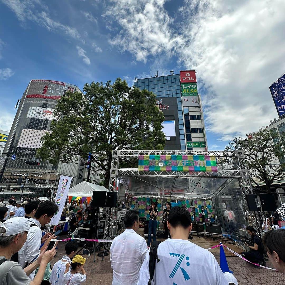 桜雪さんのインスタグラム写真 - (桜雪Instagram)「#渋谷ズンチャカ  まちなか音楽祭！！！ すごい数のステージ、参加アーティストで街中に音が溢れてた🥹  次は10/15 北渋フェスの番だ！！ がんばるぞー！！！ そして こういうの見てると楽器私も引けたらなあと思う…」7月10日 18時26分 - yuki_12hsm