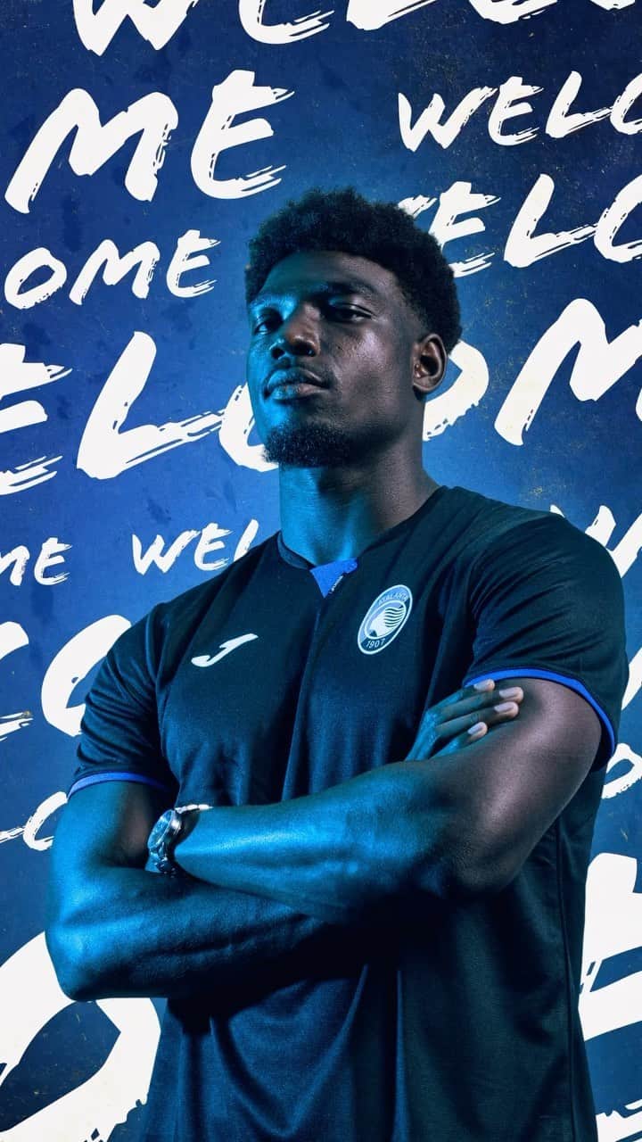 アタランタBCのインスタグラム：「È ora! Benvenuto @ndary.adopo! 👋🏾🇫🇷  It’s time! Welcome Michel #Adopo! 💪🏾  #WelcomeAdopo #GoAtalantaGo⚫️🔵」