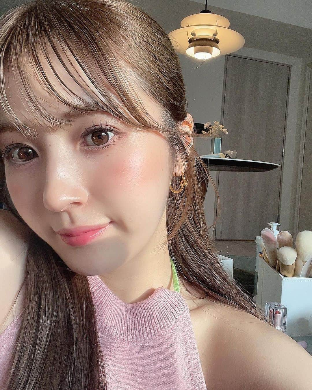 黒田莉来さんのインスタグラム写真 - (黒田莉来Instagram)「今日のメイク💄🐾  中顔面短縮メイクをしたので 下まつ毛をいつも以上にしっかりめに✔︎ マスカラ塗った後に足しラインも引いています✔︎  カラコンは #yurial シリーズの#waterbrown  @eotd_jp で使えるクーポンコード【kuroda_tomatochan10】 10%オフになるので是非🐕✨  そして 今月もunefleurへ行ってから 顔面の調子が良い🥺✨  unefleurの エステ/眉/まつげメンテナンスは 月1必須なのです💞 ⚫︎エステ @une_fleur_ryoko  ⚫︎眉/まつげ @une_fleur_noa   #eotd #unefluer」7月10日 18時30分 - kuroda_tomatochan