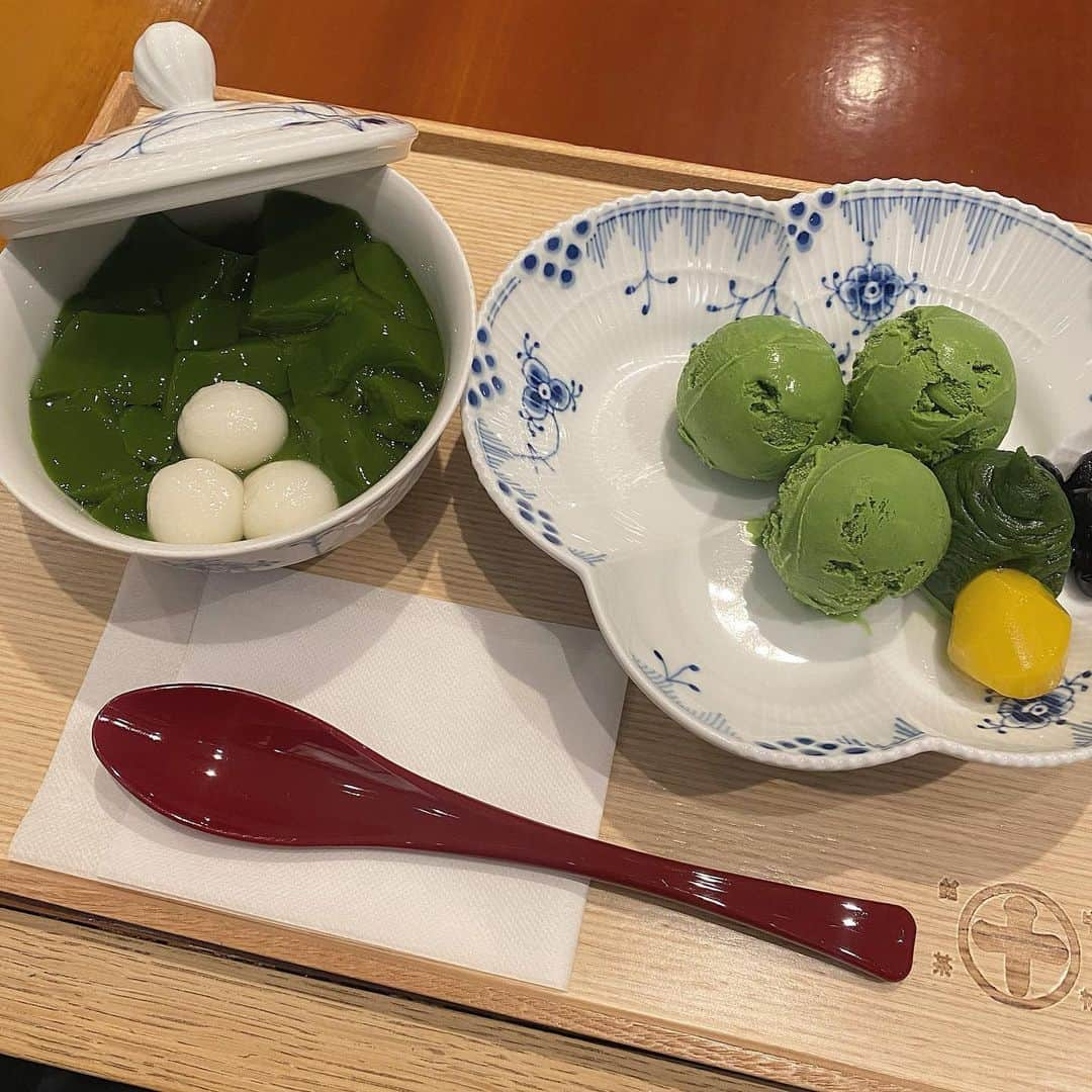 高森紫乃のインスタグラム：「. GINZA SIX にあるカフェ #中村藤吉本店 で、 生茶ゼリィ　🍵 好きな物だらけのセット。 また食べたい🍵 . . #銀座カフェ #抹茶カフェ #銀座six #ginzasix #ginza #긴자 #일본카페 #일본녹차 #긴자맛집」