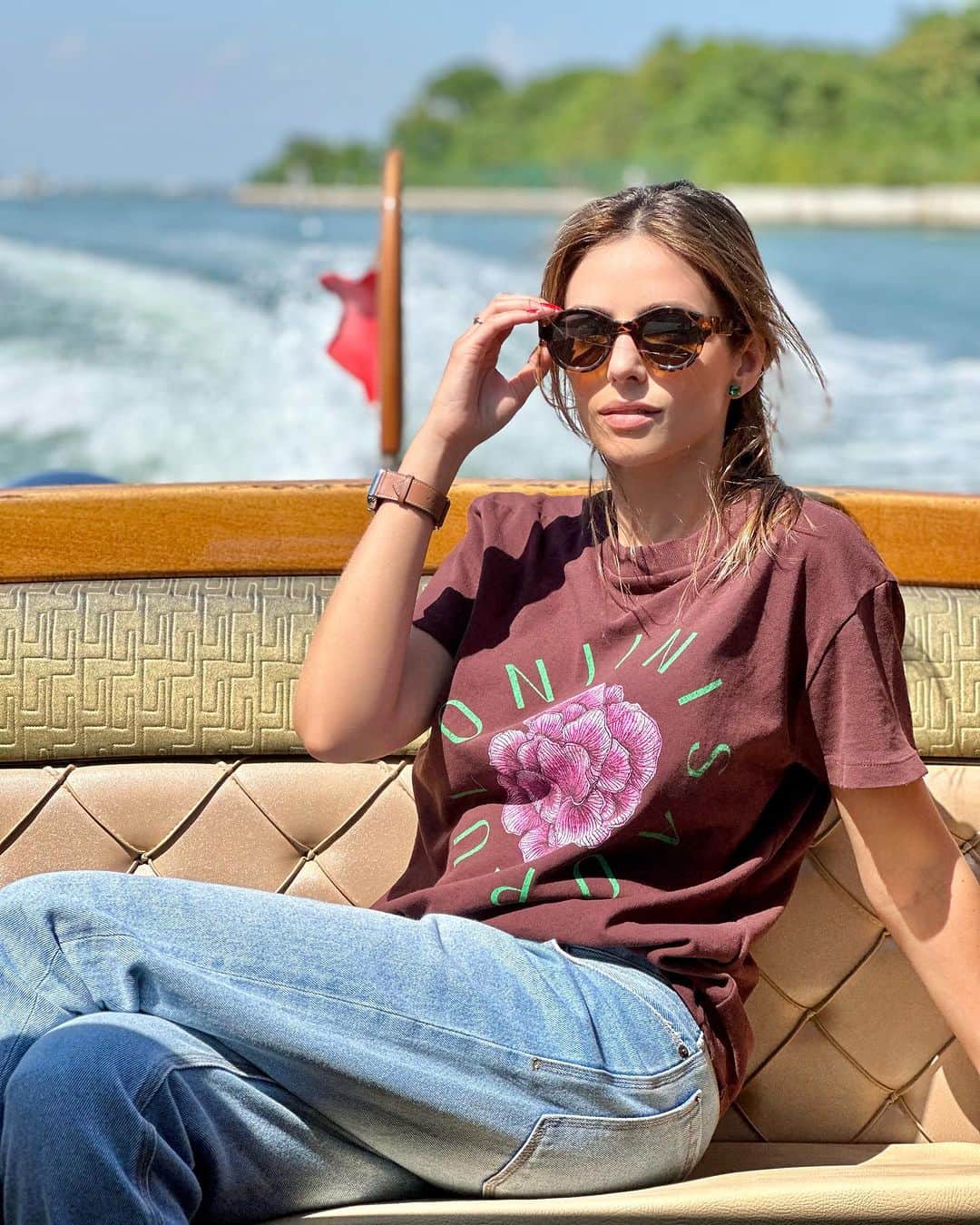 カロリーネ・セリコのインスタグラム：「Ciao Venezia | inclusive a palavra "ciao" veio daqui, sabiam? Que sonho, parece que estamos em um filme, me sentindo aqui como se fosse a primeira vez!   Dizem que a cidade é mágica, e que aqui as pessoas encontram o que estavam procurando, você já veio? 🇮🇹  #CaCelicoViagem」