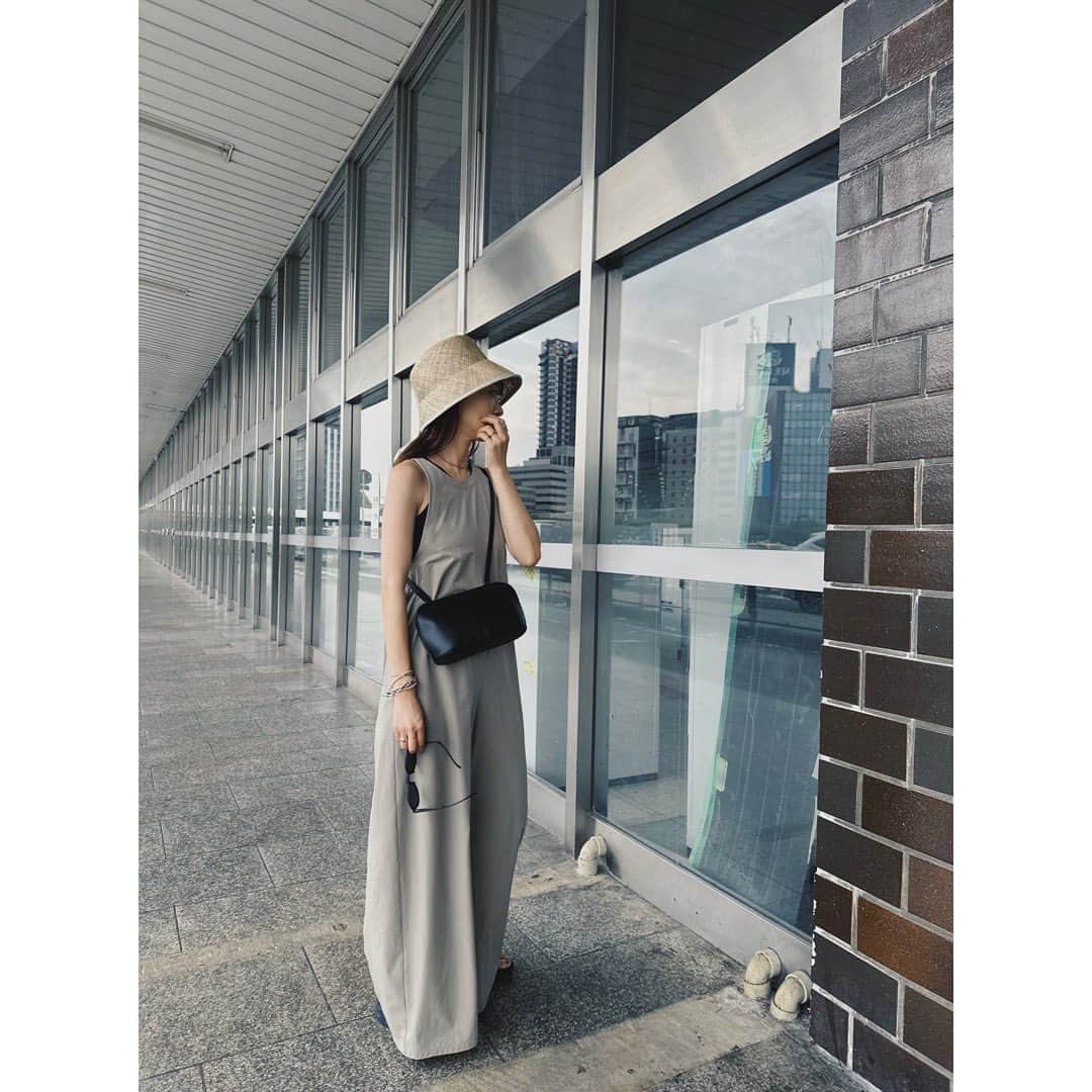 野尻美穂のインスタグラム：「大阪行く前、動きやすくて涼しい服欲しくてこれ買った👌 すぐ乾くし洗濯も余裕だし優秀！ そして持ち歩き扇風機（呼び方知らない これもやっと使い道理解して使ってる🌪️」