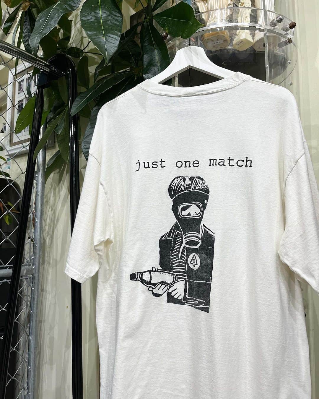 ジャムルのインスタグラム：「1980's～ Just One Match ¥13500+tax(14850) . フロントにシンプルな「Just One Match」のタイプライター文字と、 バックにはガスマスク姿に火炎瓶を持つ人のグラフィックが強烈なメッセージ性を感じるTシャツ。  詳細は不明ですが間違いなくカッコいい1枚！  WEB SHOPに入荷しております。 是非ご覧ください。 jammru.com  #お問い合わせはお電話で承ります #jammru#jammru_tee#vintagetshirt #vintagetee #osaka  #fashion  #streetstyle  #streetfashion  #vtg  #vintage  #used  #usedclothing  #古着 #古着屋 #ファッション #70s #80s #90s」