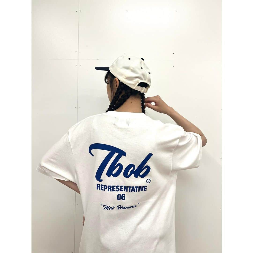 春名真依さんのインスタグラム写真 - (春名真依Instagram)「＊ お知らせです！  ストリートブランド THE BACK OF BOYS(TBOB)のモデルに決定いたしました！  コラボTシャツやバッグが発売されます 夏にぴったりなアイテム…！  8/26には店舗で特典会も行われますので、ぜひお越しください✨️  #tbob #tbob2023citypack #ベースヤードトーキョー #春名真依  夢だったモデルのお仕事、とても嬉しいです☺️」7月10日 18時53分 - harunamai_official