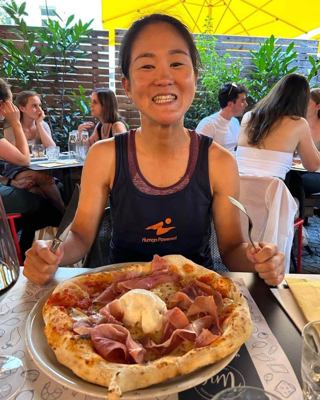 與那嶺恵理のインスタグラム：「🍕😁🍕 Not too late to deserve it, just after the finish unfortunately we couldn’t get Pizza 🍕 so of course Pizza Monday 😁 “Burrata e Prosciutto🍕” is my favorite 😋 . . Still missing gelato 🍨 though, my heart was filled with happiness 🫶🏻 #今日のエリさん」