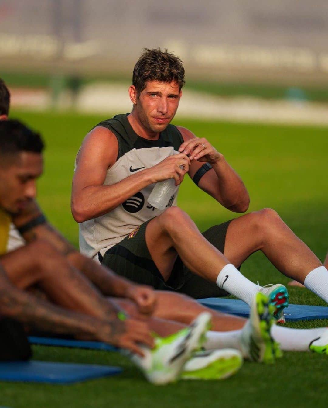 セルジ・ロベルトさんのインスタグラム写真 - (セルジ・ロベルトInstagram)「18th preseason at @fcbarcelona, day 1 ⚽️💪🏼」7月11日 5時50分 - sergiroberto