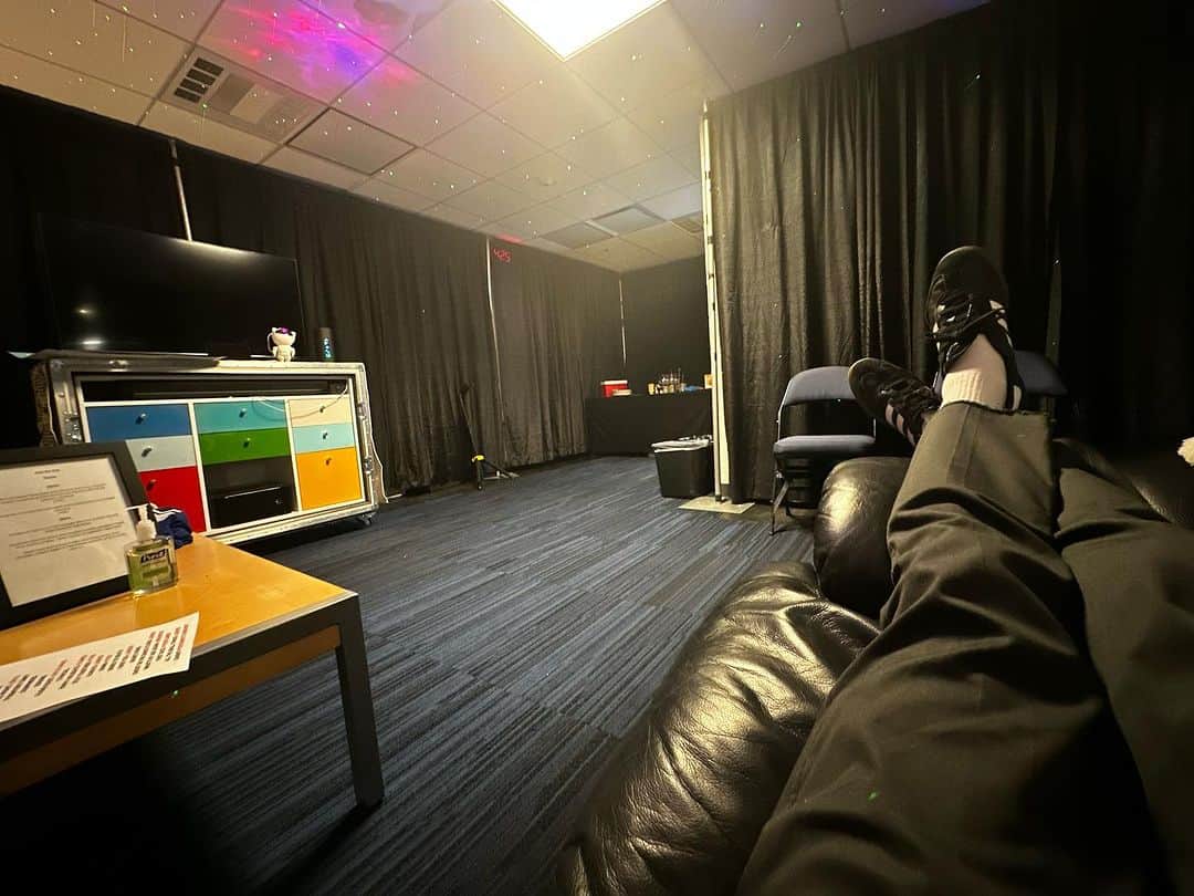 トム・デロングのインスタグラム：「Tampa? You there? I’m here…. @blink182」