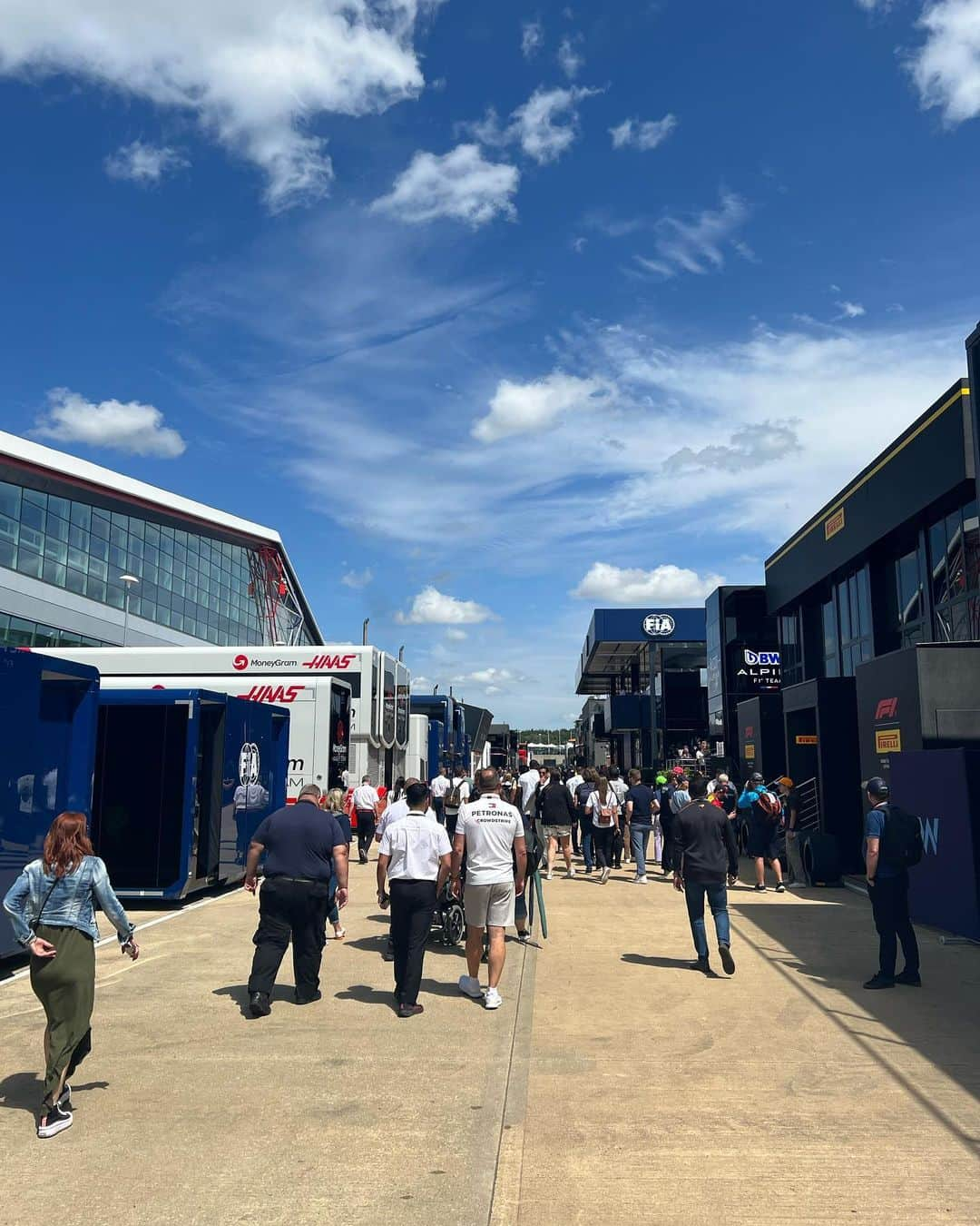 さんのインスタグラム写真 - (Instagram)「What an unforgettable day 🙌🏼 Thank you for having us @williamsracing @gulfoilinternational 🏎️」7月11日 4時24分 - mattgrimes8