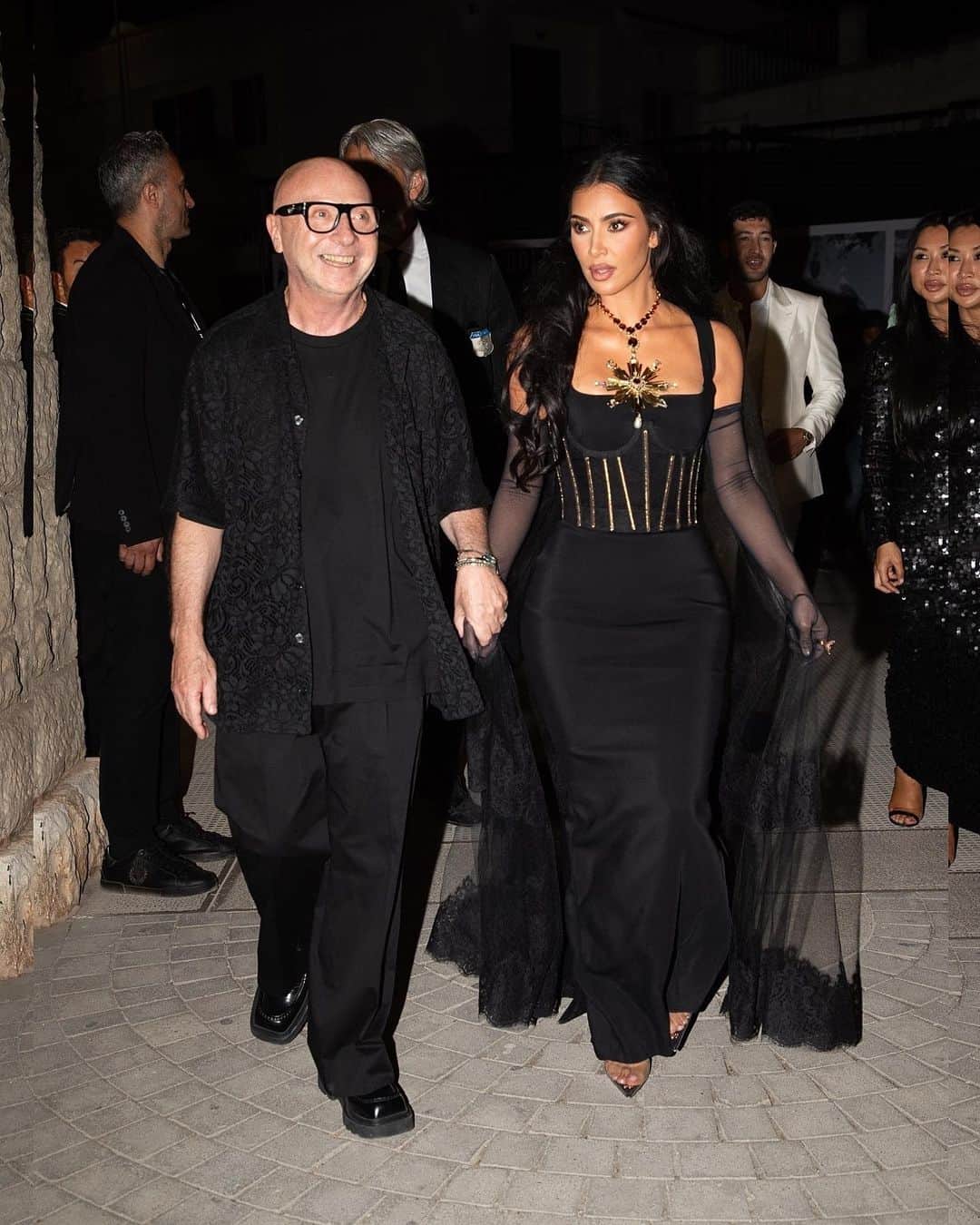 Just Jaredさんのインスタグラム写真 - (Just JaredInstagram)「Kim Kardashian wore a dark veiled black dress, reminiscent of a wedding gown, for Dolce & Gabbana's Alta Moda weekend, which she attended with mom Kris Jenner. Kim's second look for the fashionable weekend was a gorgeous aubergine-colored gown. #KimKardashian #KrisJenner #DomenicoDolce Photos: Dolce & Gabbana, Backgrid」7月11日 4時32分 - justjared