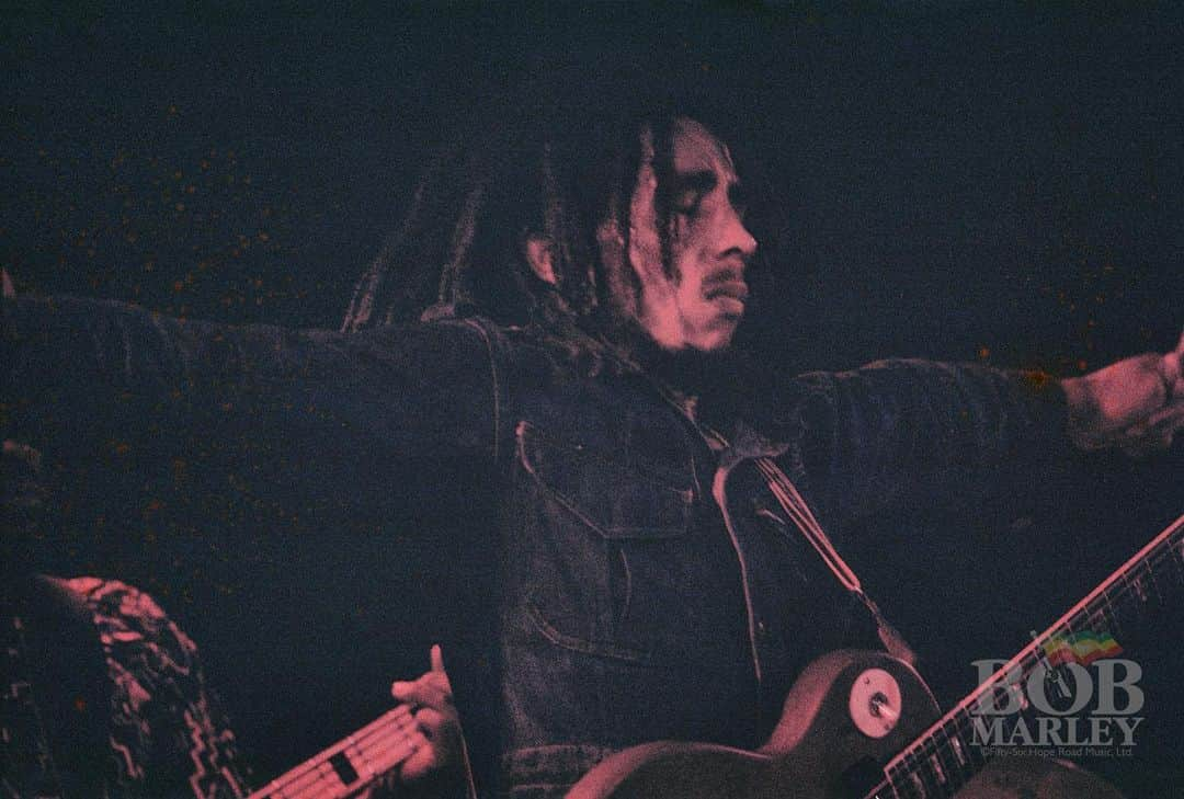 ボブ・マーリーさんのインスタグラム写真 - (ボブ・マーリーInstagram)「From today (July 10) in 1975, Bob Marley & The Wailers make their inaugural appearance @theroxy in #LosAngeles, California, during the Natty Dread tour! It would become one of Bob’s favorite venues - playing there multiples times in the years following - partly because venue owner Elmer Valentine would always have a pound of herb waiting for him in the green room before each show. #todayinbobslife #bobmarley   📷 by @nevillegarrick  ©️ Fifty-Six Hope Road Music Ltd.  #reggae #theroxy #westhollywood #socal #todayinhistory #musichistory」7月11日 4時45分 - bobmarley