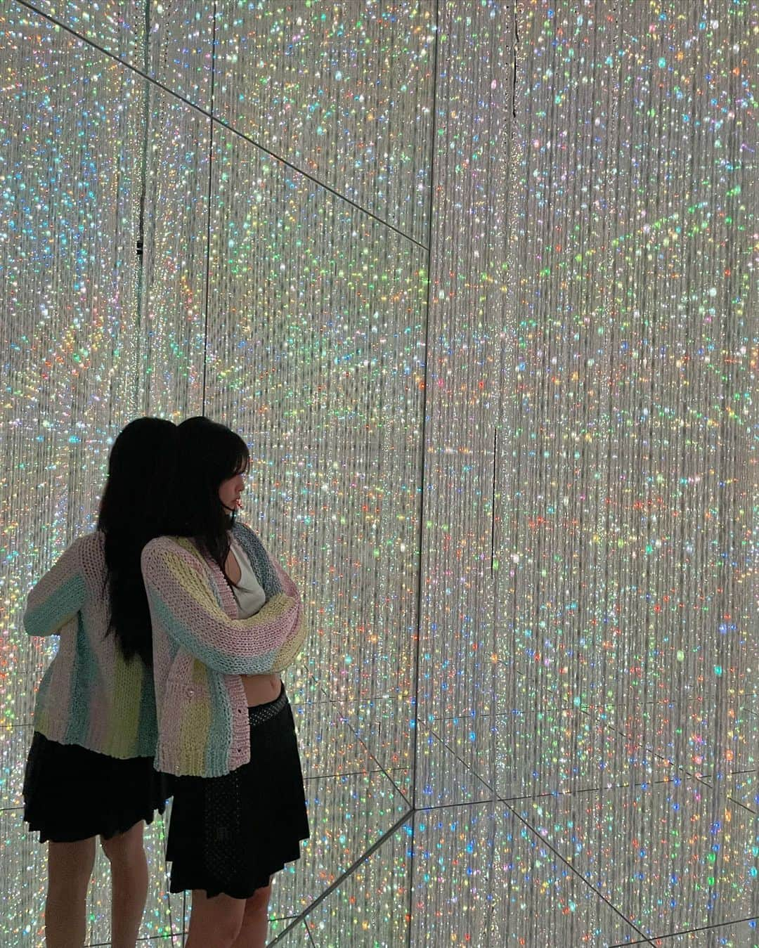 ジェニーさんのインスタグラム写真 - (ジェニーInstagram)「The day i visited this magical place at @teamlab 🌸 Thank youu for showing us around💕 A moment full of inspiration and happiness 🌲🔮💌」7月11日 5時04分 - jennierubyjane