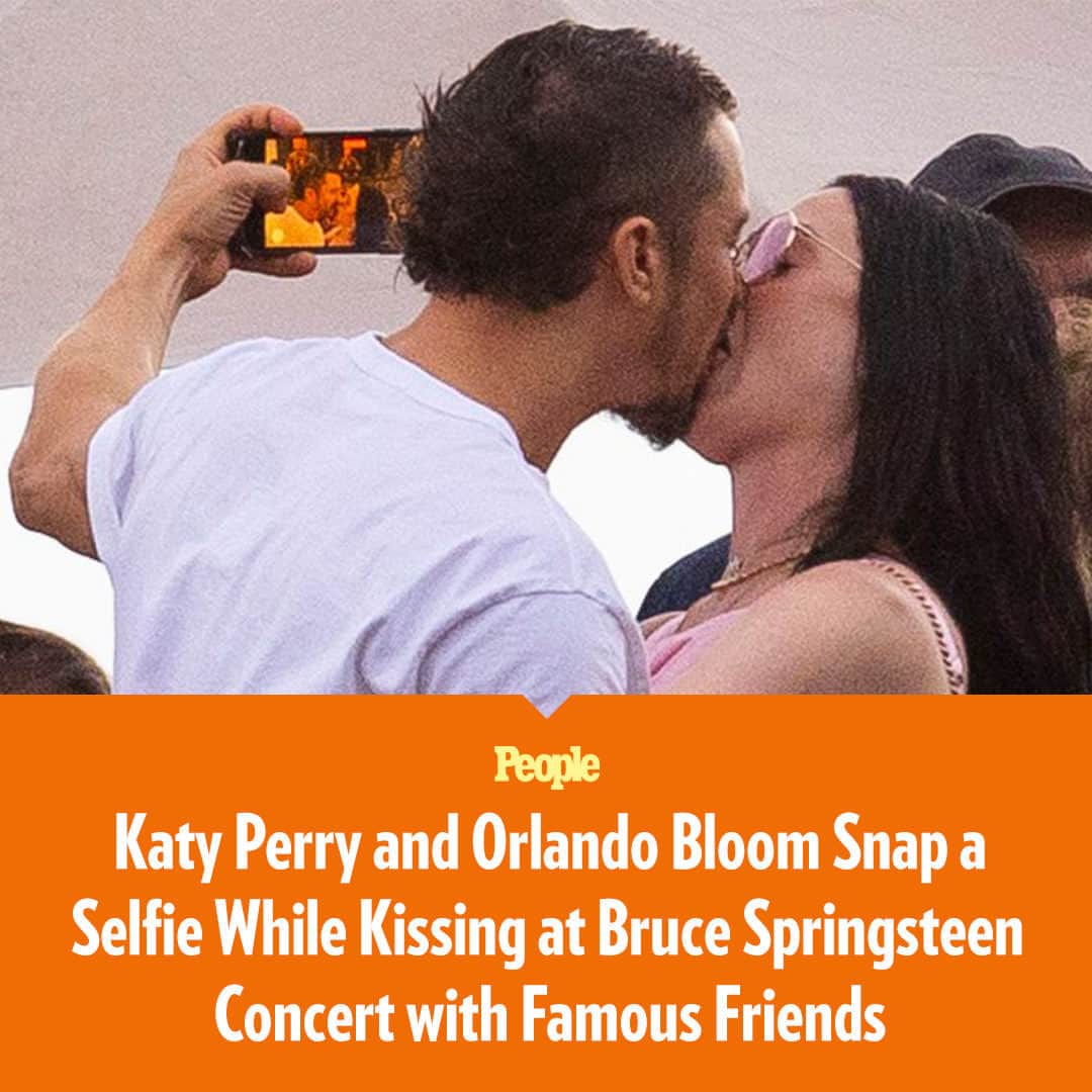 People Magazineさんのインスタグラム写真 - (People MagazineInstagram)「Katy Perry and Orlando Bloom shared some rare PDA at Bruce Springsteen's concert in London on Saturday night, with Bloom capturing the moment with a selfie. 💋   Tap our bio link to read more. | 📷: MEGA」7月11日 5時04分 - people