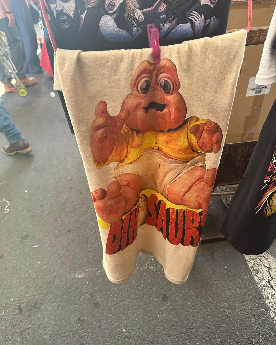 トームさんのインスタグラム写真 - (トームInstagram)「So many t-shirts that I really really need (and one special blanket @goldengirls ) at #Lagunilla Sunday flea markets in #MexicoCity #Mexico   @golden_girls_posters @thegoldengirls4evr」7月11日 5時07分 - tomenyc