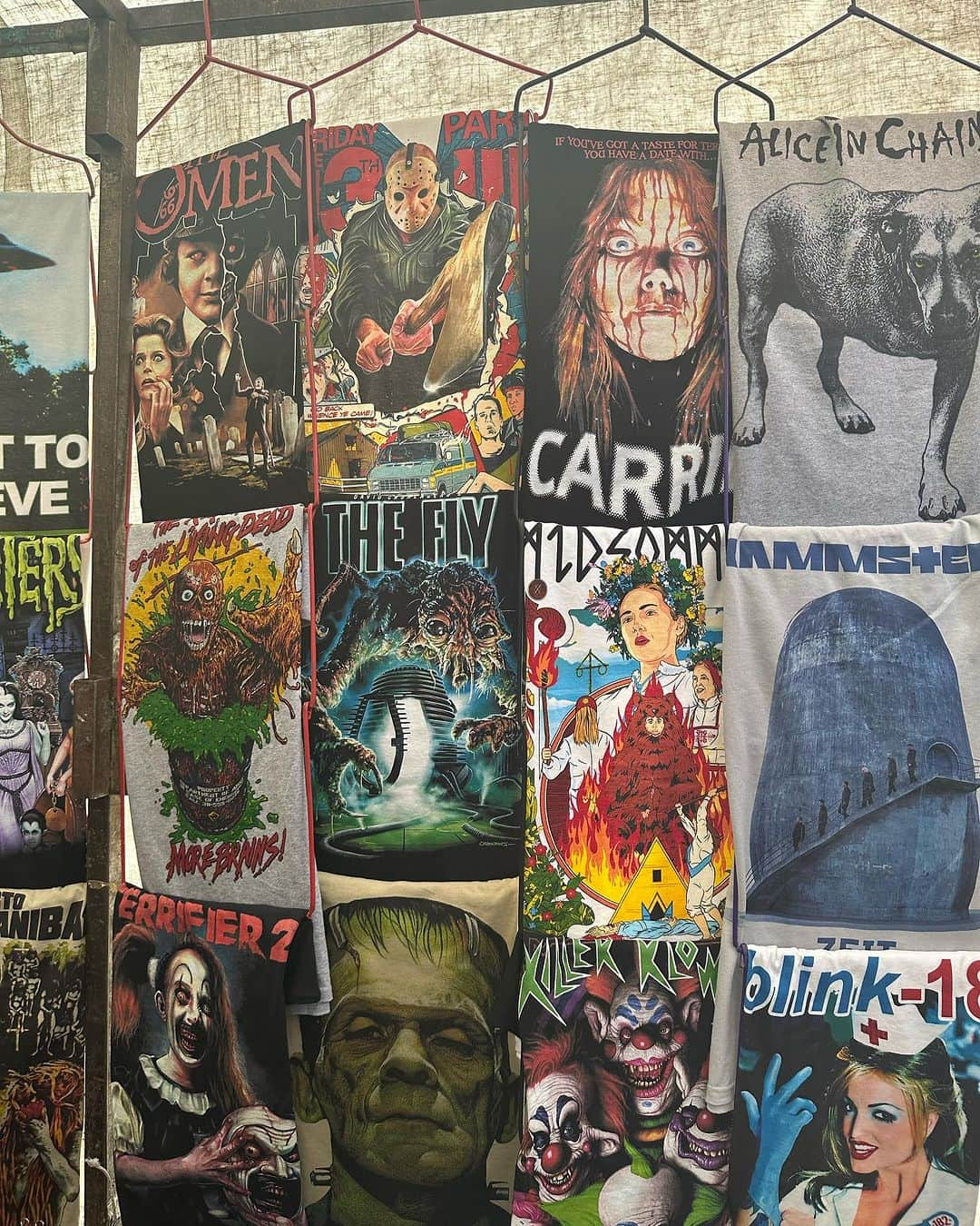 トームさんのインスタグラム写真 - (トームInstagram)「So many t-shirts that I really really need (and one special blanket @goldengirls ) at #Lagunilla Sunday flea markets in #MexicoCity #Mexico   @golden_girls_posters @thegoldengirls4evr」7月11日 5時07分 - tomenyc