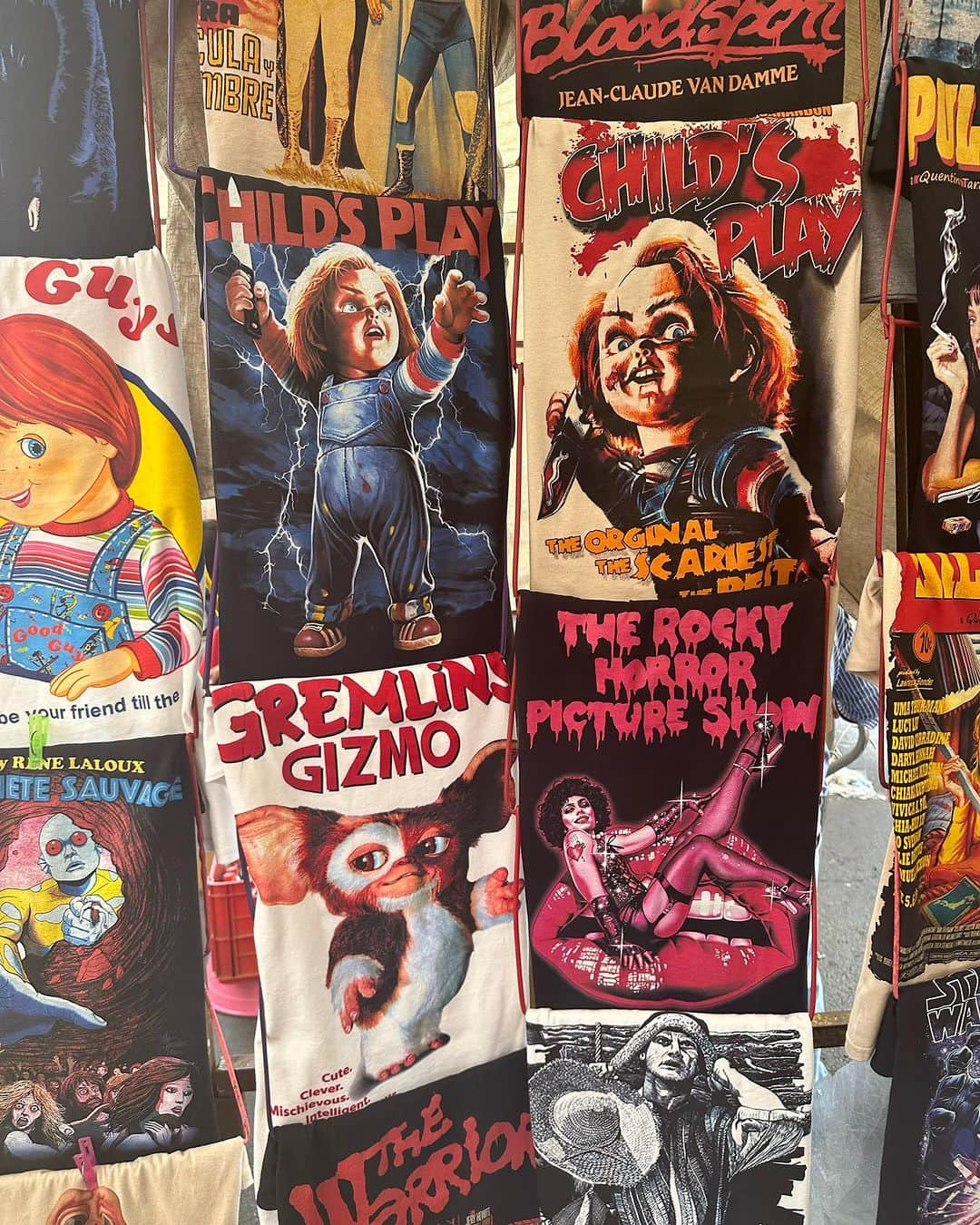 トームさんのインスタグラム写真 - (トームInstagram)「So many t-shirts that I really really need (and one special blanket @goldengirls ) at #Lagunilla Sunday flea markets in #MexicoCity #Mexico   @golden_girls_posters @thegoldengirls4evr」7月11日 5時07分 - tomenyc