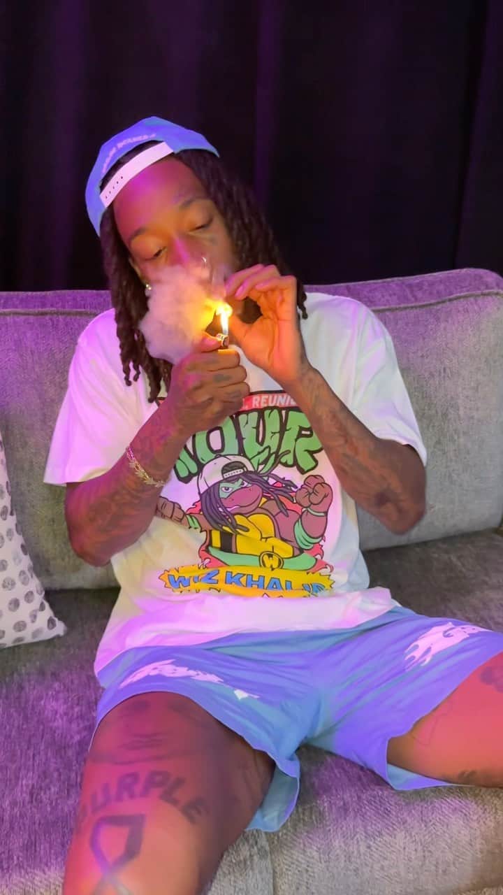 ウィズ・カリファのインスタグラム：「Ur gonna get high af hangin around me.   DayToday Tour Vlog. Tune in all summer.」
