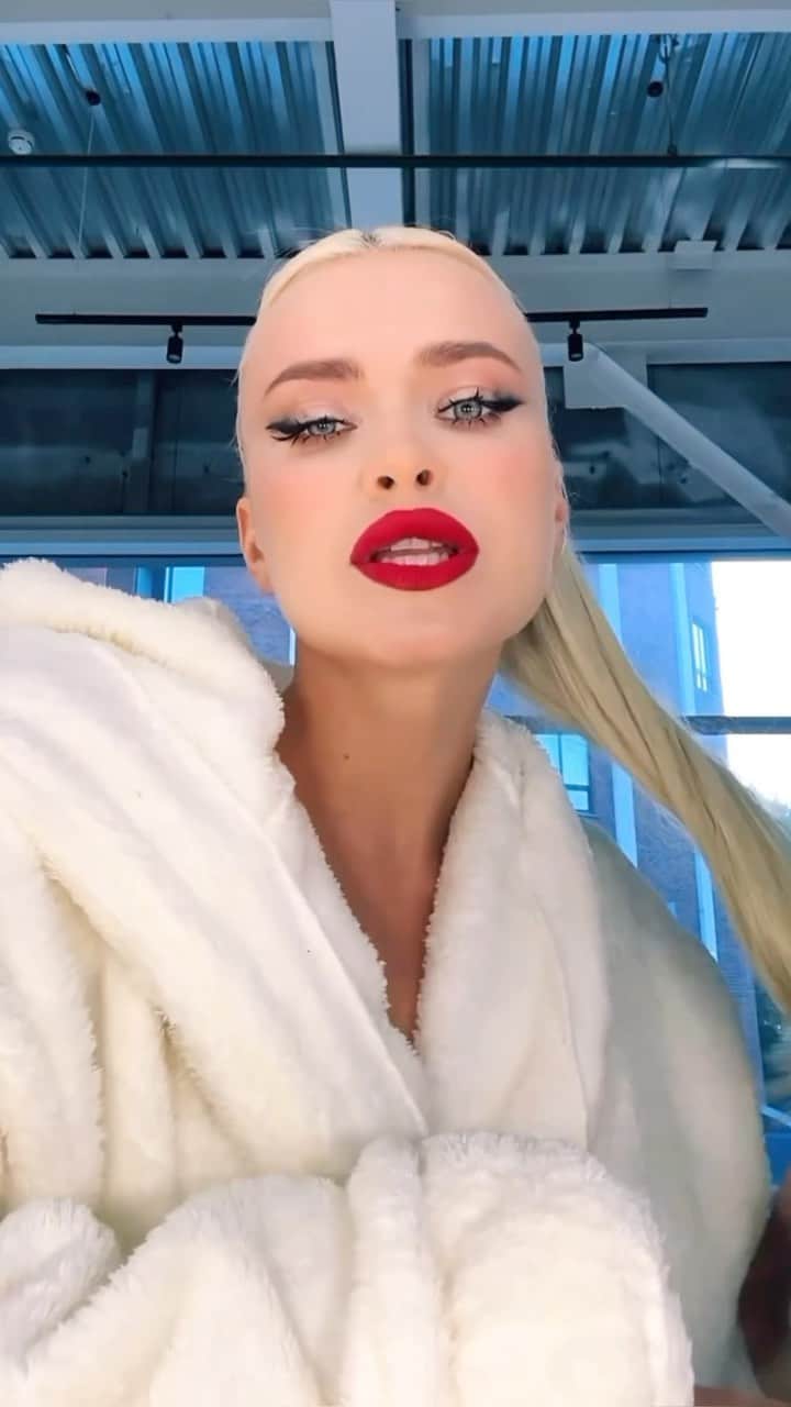 RU.TVさんのインスタグラム動画 - (RU.TVInstagram)「Новый хит от DASHI 😎 А ты ждёшь ...