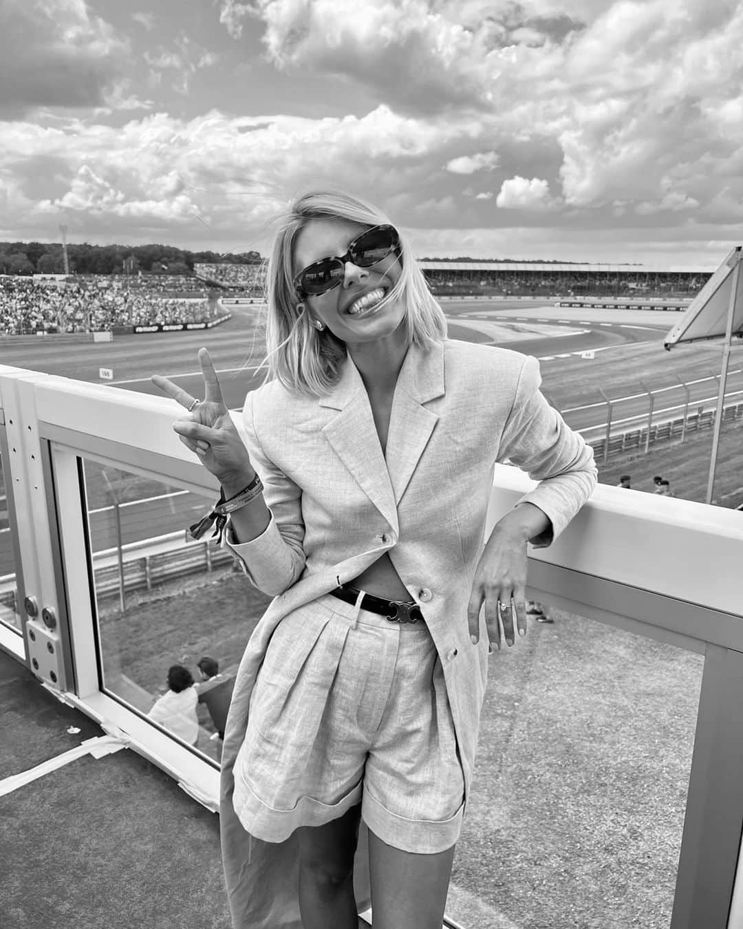 Mollie Kingさんのインスタグラム写真 - (Mollie KingInstagram)「Lights out and away we go 🚦  #formula1 #silverstone #F1  @chanelofficial  @luxurypromise  @willowfinejewellery」7月11日 5時22分 - mollieking