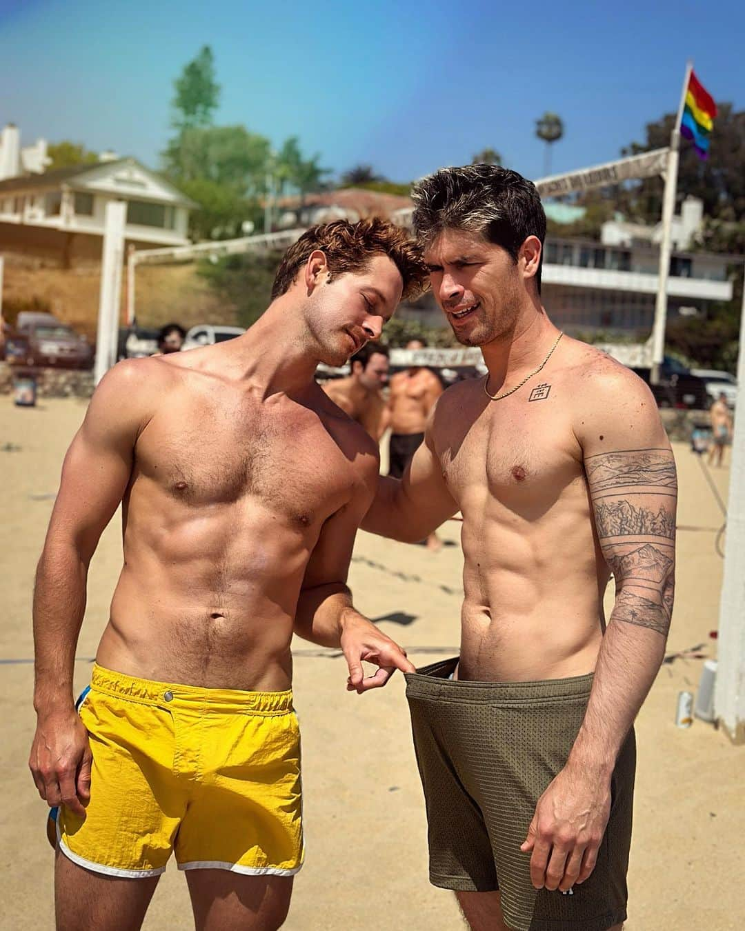 マックス・エマーソンのインスタグラム：「“Excuse me sir, we’ve had a few complaints, so I need to make sure your Speedo is regulation size”」