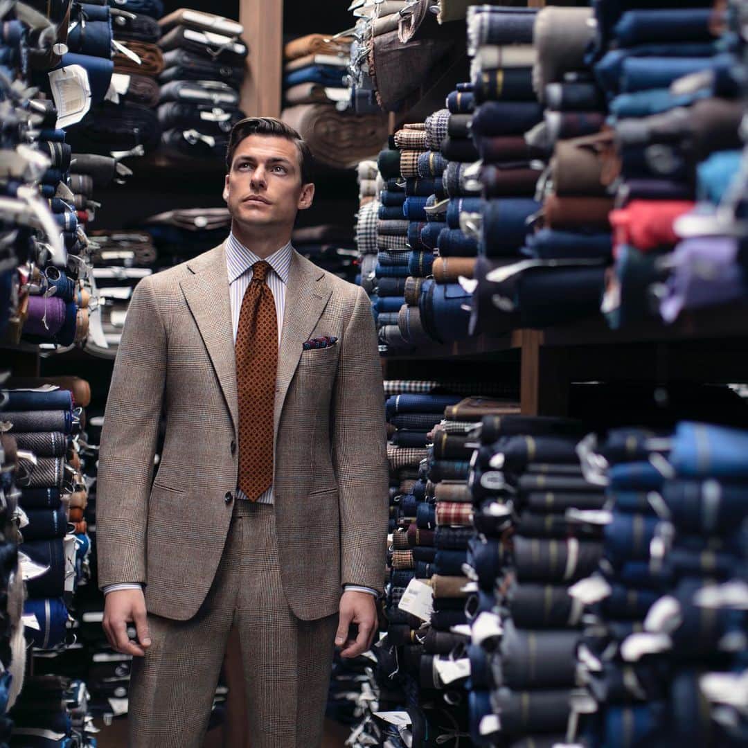 のインスタグラム：「In the vault of exclusive fabrics in our Casalnuovo sartoria. A tribute to our beloved Maestro Cesare who knew the deepest characteristics of each fabric and how to enhance them in his handmade masterpieces.  Our new FW23/24 timeless inspirations are out on our web site (link in bio).   #CesareAttolini #CesareAttoliniNapoli #Attolini #SartoriaAttolini #TimelessElegance #Bespoke #Handmade」