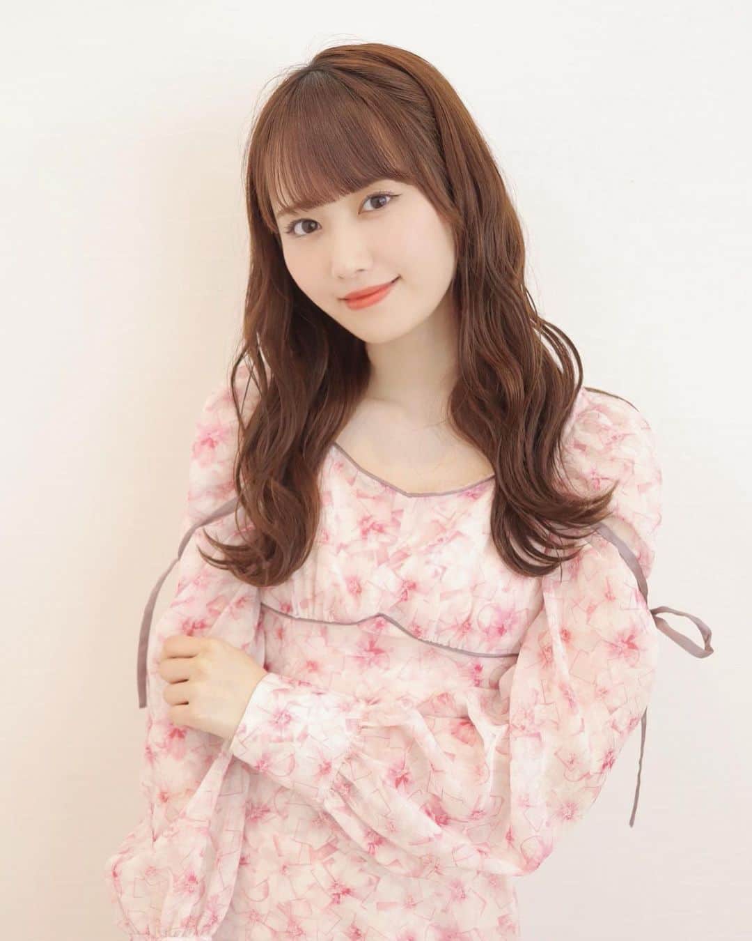 西潟茉莉奈のインスタグラム：「. . NGT48 9thシングル「あのさ、いや別に...」のジャケ写の衣装です💖 . . #ngt48 #あのさいや別に #あのべつ　 #canoneoskissx10i」