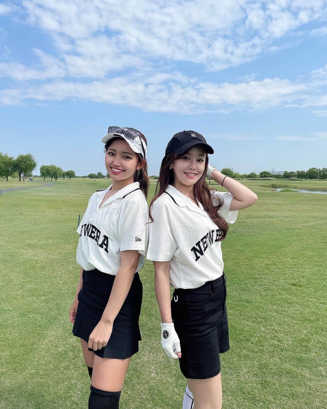 SARAKIMISAKIのインスタグラム：「お揃い🤍🖤 @newera_golf  @newerajapan   . .  #ゴルフ #ゴルフ女子 #ゴルフウェア #ゴルフコーデ #ゴルフ女子コーデ #ゴルフ場  #ゴルフ好きな人と繋がりたい #ゴルフ好き #golf #golfwear #golfswing #golfwear #golffashion #golfstagram #골프 #골프스타그램 #골프장 #라운드 #골프스윙  #高尔夫球 #高尔夫 #กอล์ฟ」