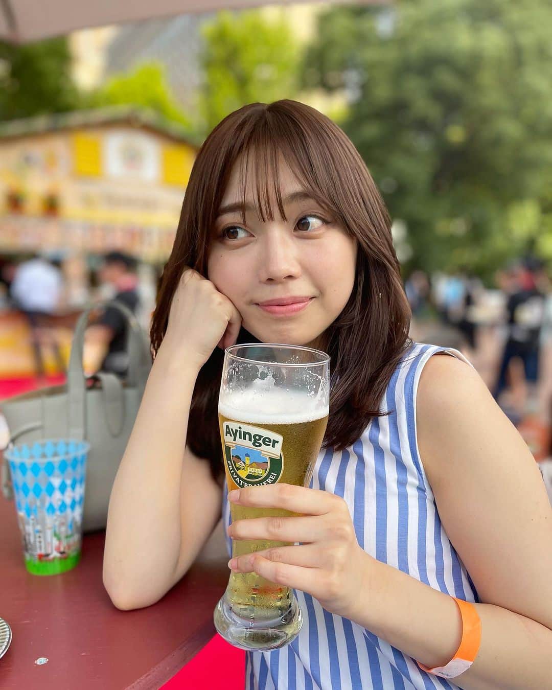 すえきひなたのインスタグラム：「大好きオクトーバーフェスト 行ってきたよ🍺 . #オクフェス20周年  最近暑すぎるしみんなで外でビール飲んだ方がいいよ！！！ . . 完全至福という顔☺️」