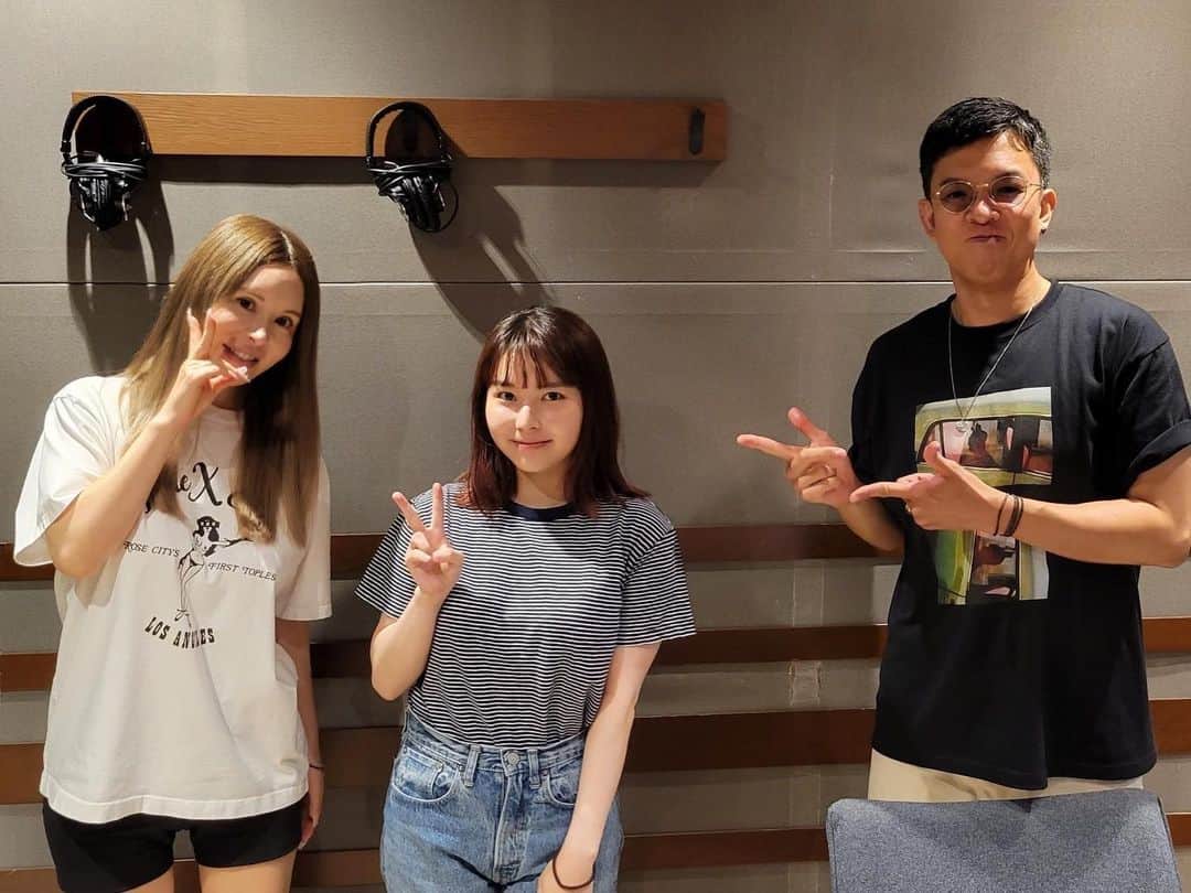 森藤恵美のインスタグラム：「シンガーソングライターの坂口有望ちゃんが3年ぶりに番組に遊びに来てくれた🎶☺️ これでハピモニに遊びにきてくれるのも3回目🫰😊 シングルリリースおめでとう！㊗️🎉 今月から始まる47都道府県ツアーも頑張ってね！☺️🫶 おいしいポテトフライが食べられるお店見つけたらお伝えするね！🍟😘 にしても、有望ちゃん可愛すぎる☺️👍  #坂口有望」