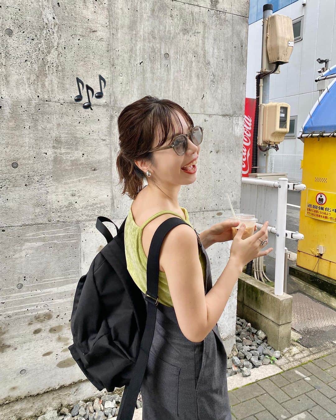 katomari. カトマリのインスタグラム：「何着あってもほしくなる サロペット、、👩🏻‍🌾 こちらは夏から着れるけど秋先取りサロペットです🌾  腰回りのタックが綺麗で ウエストもしっかり高く見えて スタイル盛れるサロペです♡ サイズ1、グレー着てます😙  14日金曜日から予約開始！ 他にも秋のラインナップたくさん出揃いました🫶🏻 特集ページ見てくれました？🥹❤️‍🔥  私はとりあえず欲しいもの5個くらいあります。（笑）  #Kastane #Kastane_salopette  #夏コーデ #夏服コーデ #トレンドコーデ  #秋コーデ #秋服コーデ #サロペットコーデ  #ミディアムボブ #ミディアムヘア #ミディアムヘアアレンジ  #パーマ風巻き髪 #高身長コーデ #高身長女子 #骨格ナチュラル  #カスタネ #30代コーデ #アラサーコーデ #キャミソール #カラーサングラス #サングラス女子」