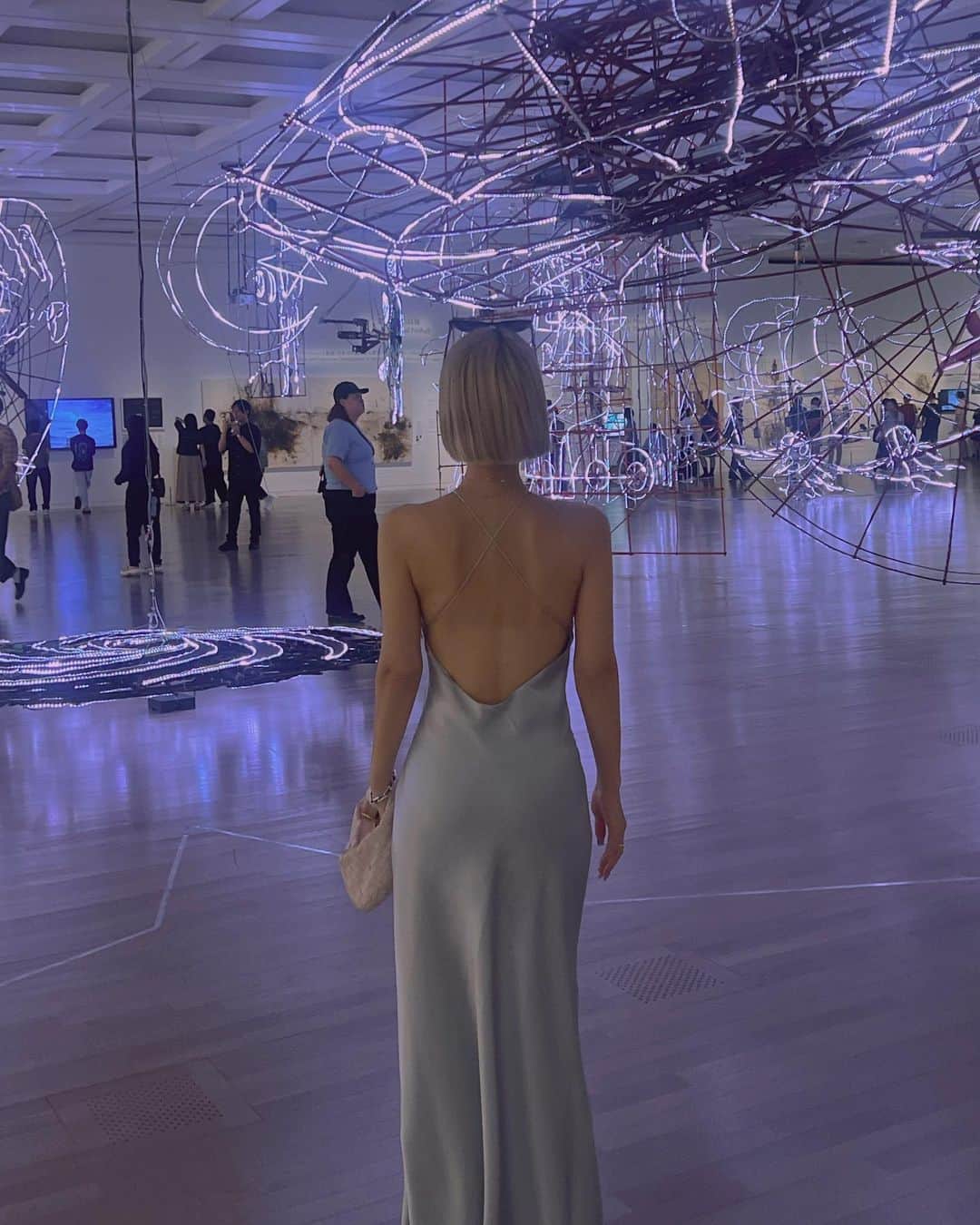 のインスタグラム：「蔡國強 宇宙遊 🪐 異空間で楽しい展示でした🚀 ただ外は暑すぎたぁぁ、、36℃🫨」