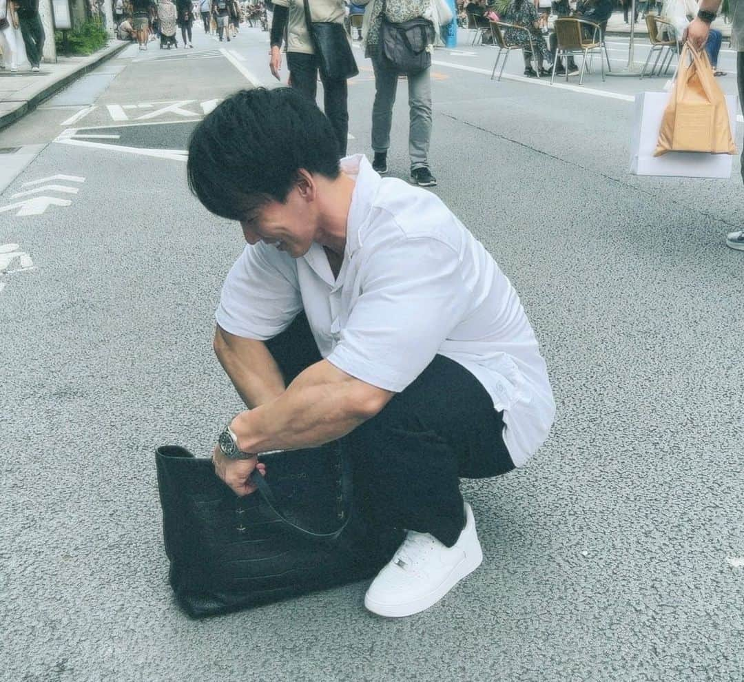 横川尚隆さんのインスタグラム写真 - (横川尚隆Instagram)「29歳になりました🥳 幸せたっぷりな29歳にします🥺 最高の人生！産まれてきてよかった🥳 応援してくれてるみんないつもありがとう🥺これからもよろしくね🫡 ⁡ #横川くんの筋肉ちゃんねる#THEBUILD#bodybuilding#ボディビル#training#workout #トレーニング#ワークアウト#筋トレ#fitness#フィットネス#筋肉 #腹筋#physique#フィジーク」7月10日 21時06分 - yokokawa_naotaka