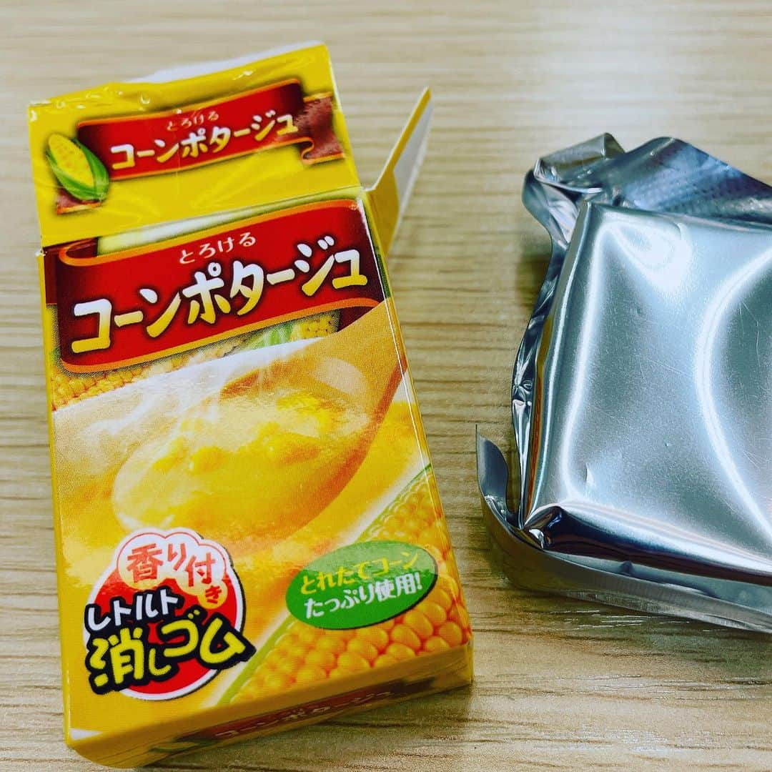 向清太朗さんのインスタグラム写真 - (向清太朗Instagram)「面白い消しゴム使えば紙白い！ おもしろ消しゴミスト向だケシ！ 今回はとろけるコーンポタージュ消しゴムだケシ〜！ こちら中身だけでなく匂い！コーンポタージュの匂いがするんだケシ〜！ これは面白い！！ 面白消しゴムは本当粒揃い！ コーンだけにね！ うーん、ケシケシ！  #おもしろ消しゴム #とろかるコーンポタージュ消しゴム #消しゴムのケシンこと天津向 #うーんケシケシ #消消消」7月10日 21時18分 - tensinmukai