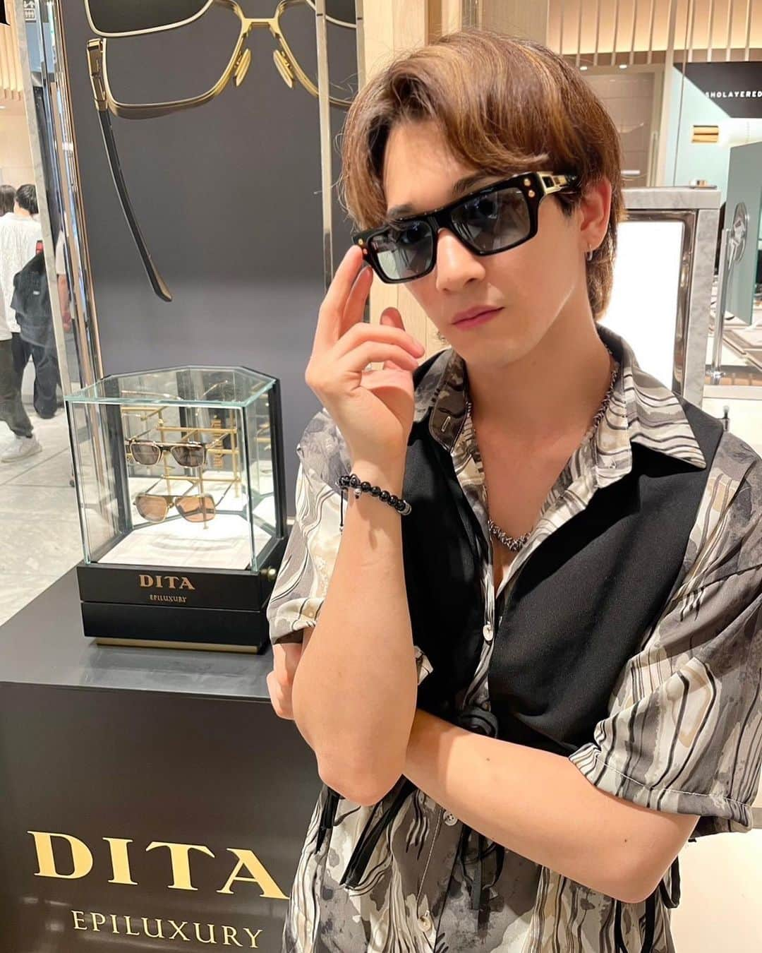 西野入流佳のインスタグラム：「🕶️😎🕶️ 伊勢丹新宿店メンズ館1階にて期間限定ポップアップ開催中です！ どれ選んでも今年の夏はこれで決まり！！ロサンゼルス発のアイウェアーブランド☀️どれも本当にカッコよく高級感もあり普段使いでもそうじゃない時でも様々シーンに合わせて使えるサングラスがありすぎて僕も選ぶのに時間がかかりました笑🌞 7月18日(火)までやってるので是非立ち寄って“A CATEGORY OF ONE(唯一無二の存在)”なサングラスを見つけてみてね😎  @isetanmens  @ditaeyewear   #ditaeyewear #isetan #ditaxisetanpopup」