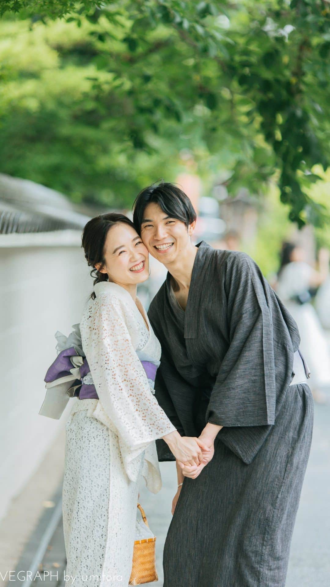 Lovegraph［ラブグラフ］のインスタグラム：「カップルさんたちの ほっこりかわいい着物フォト👘🩵 ㅤㅤㅤ ୨୧┈┈┈┈୨୧ ㅤㅤㅤㅤㅤㅤ 出張撮影Lovegraphの公式アカウントです❁︎ ㅤㅤㅤ カップル・ウェディング・ファミリー・プロフィール写真など様々なジャンルの撮影を受付中📸💫 税込26,180円~ ㅤㅤㅤ 撮影予約はプロフィールURLからどうぞ☺️✈️ @lovegraph_me ㅤㅤㅤ ୨୧┈┈┈┈୨୧ ㅤㅤㅤ #Lovegraph #ラブグラフ #幸せな瞬間をもっと世界に ㅤㅤㅤ #出張カメラマン #ロケーションフォト #浴衣女子 #着物コーデ #カップルの日常 #カップルフォト #tokyophotographer #カップル旅行 #着物デート #kimonojapan」