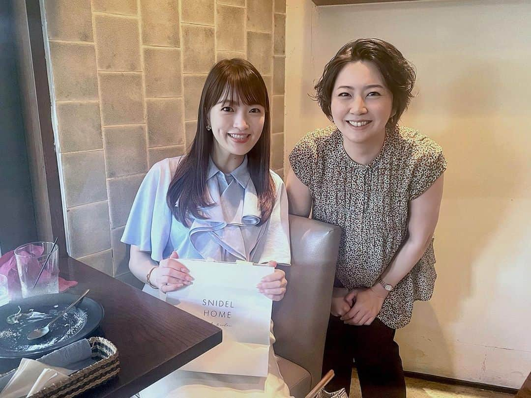 木村カレンさんのインスタグラム写真 - (木村カレンInstagram)「💐 なんとなんと、5年ぶりにテレビ朝日アナウンサーの矢島悠子さんにお会いすることが…🥺なんとな🥺 . . 矢島さんの言葉は本当にパワーと重みと温かさに溢れていて、内定時代に受けたテレ朝系列の研修でいただいた言葉を山形で何度も何度も思い出していました…💭 . . お仕事に向き合う姿勢に改めて刺激を受けたのはもちろん、身の回りのエピソードトークが面白すぎて感心のランチタイム😂🥺🫶本当大好きです🫶 . . . #矢島悠子 アナ #フォローアップ研修ぶり #ついこの間のはずが #私も6年目 #お話に夢中で空のお皿と写真を撮ることに #誕生日プレゼントまでいただいてしまい #抱いて寝ます」7月10日 21時29分 - karen_kimura__