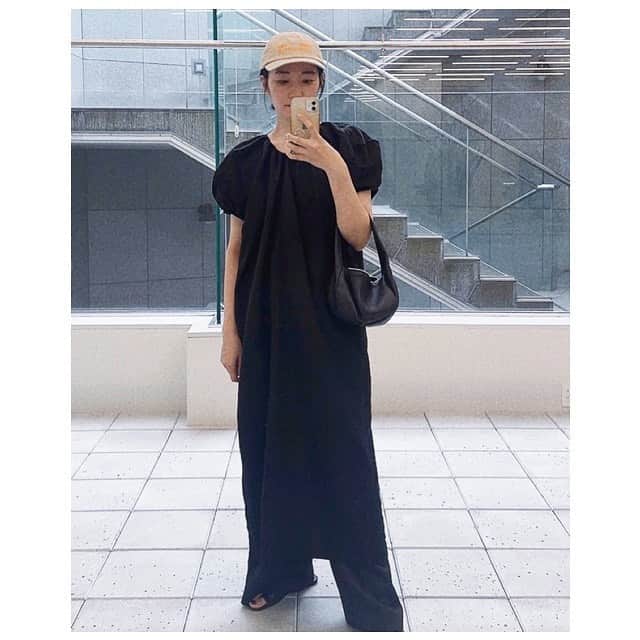船曳ひろみさんのインスタグラム写真 - (船曳ひろみInstagram)「Puff Sleeve Dressにパンツ合わせ パフのおかげで小顔効果あり😙  #todayful #pi_ootd」7月10日 21時31分 - hiromi_funabiki
