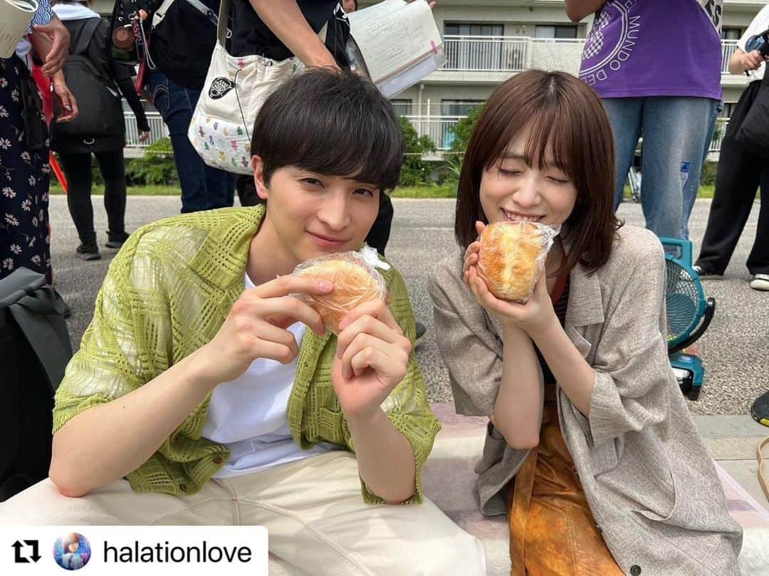 一ノ瀬颯さんのインスタグラム写真 - (一ノ瀬颯Instagram)「. . もぐもぐたーいむ！🥐 . . 公式さんの言う通り、このパンは2人の思い出のパンです。 . そしてとてもおいしいんです。 . . . #ハレーションラブ #ハレラブ #深山朱莉 #藤原昴 #髙橋ひかる さん #一ノ瀬颯」7月10日 21時41分 - hayate_ichinose_official