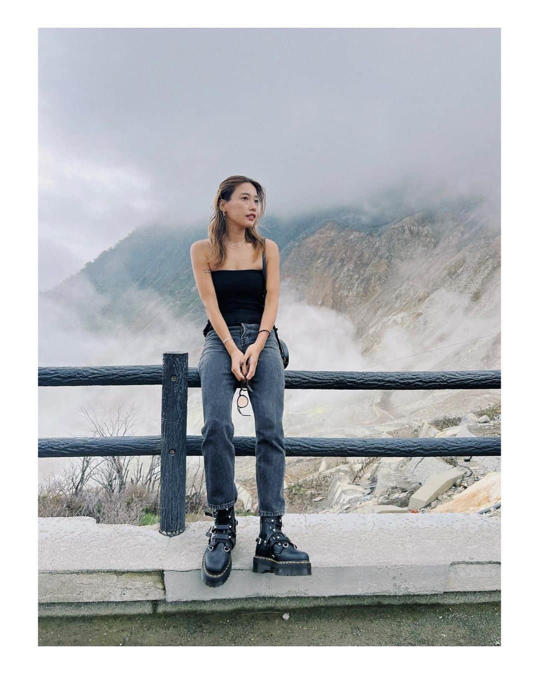 馬詰まほのインスタグラム：「Black egg🥚🐦‍⬛🗻🖤 デトックスの旅にいったときの写真🤳 温泉もサウナも最高すぎて飛びそうだった♥ #hakone_trip」