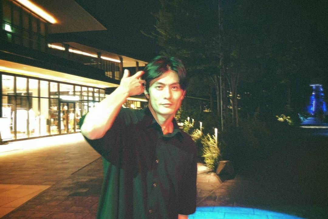 庄野崎謙さんのインスタグラム写真 - (庄野崎謙Instagram)「おかげさまで、本日7/10でデビュー12周年を迎えました。 今思うことは、本当にたくさんの方に支えていただいているということ。 それは身近な方から応援してくださる皆さんまで。 いつもありがとうございます。  俳優業を通じて皆さんにたくさんの感動をお届けできるように、一つ一つの役と向き合っていきますので、これからも応援よろしくお願い致します！  #俳優 #庄野崎謙  #デビュー #12周年 #感謝 #ご期待ください」7月10日 21時48分 - shonozaki_ken
