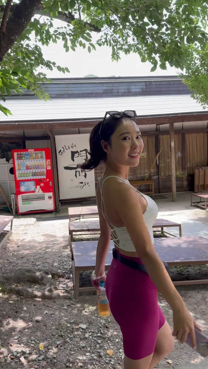 角田聖奈のインスタグラム：「初夏の山寺🍃 温泉も入ったし念願のさくらんぼ狩りもしたよ😙🍒 お米もフルーツも空気も美味しくて山形大好きだ！  #松尾芭蕉 #山寺 #立石寺 #山形 #日本 #日本の景色 #自然 #yamadera #yamagata #japan  #ハイキング #健康美 #ヘルシー #レギンス #レギンスコーデ #アスレジャーファッション #フィットネス #筋トレ女子 #夏」